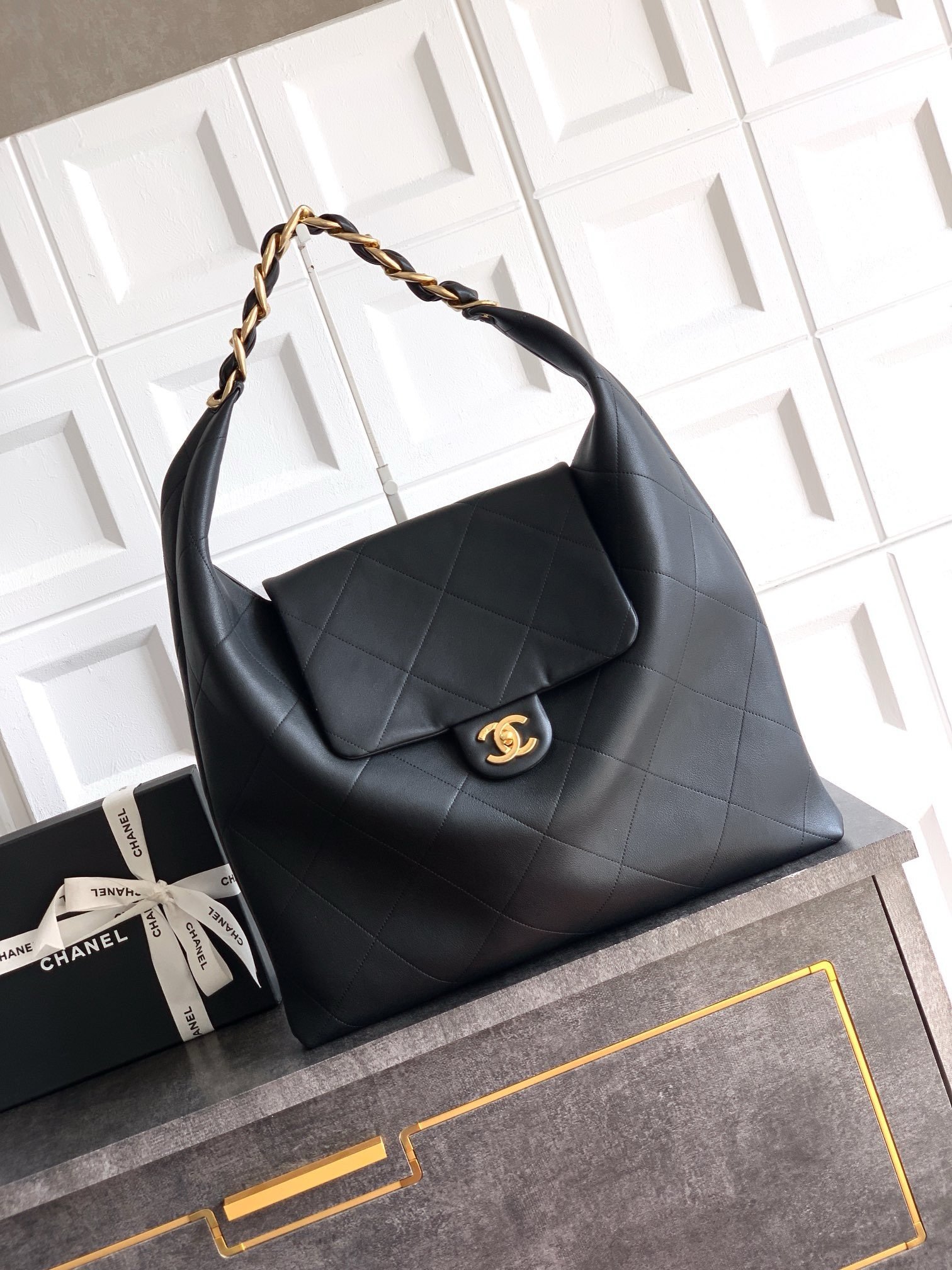 Chanel hobo OHANEL maxi Large Bag 0011150