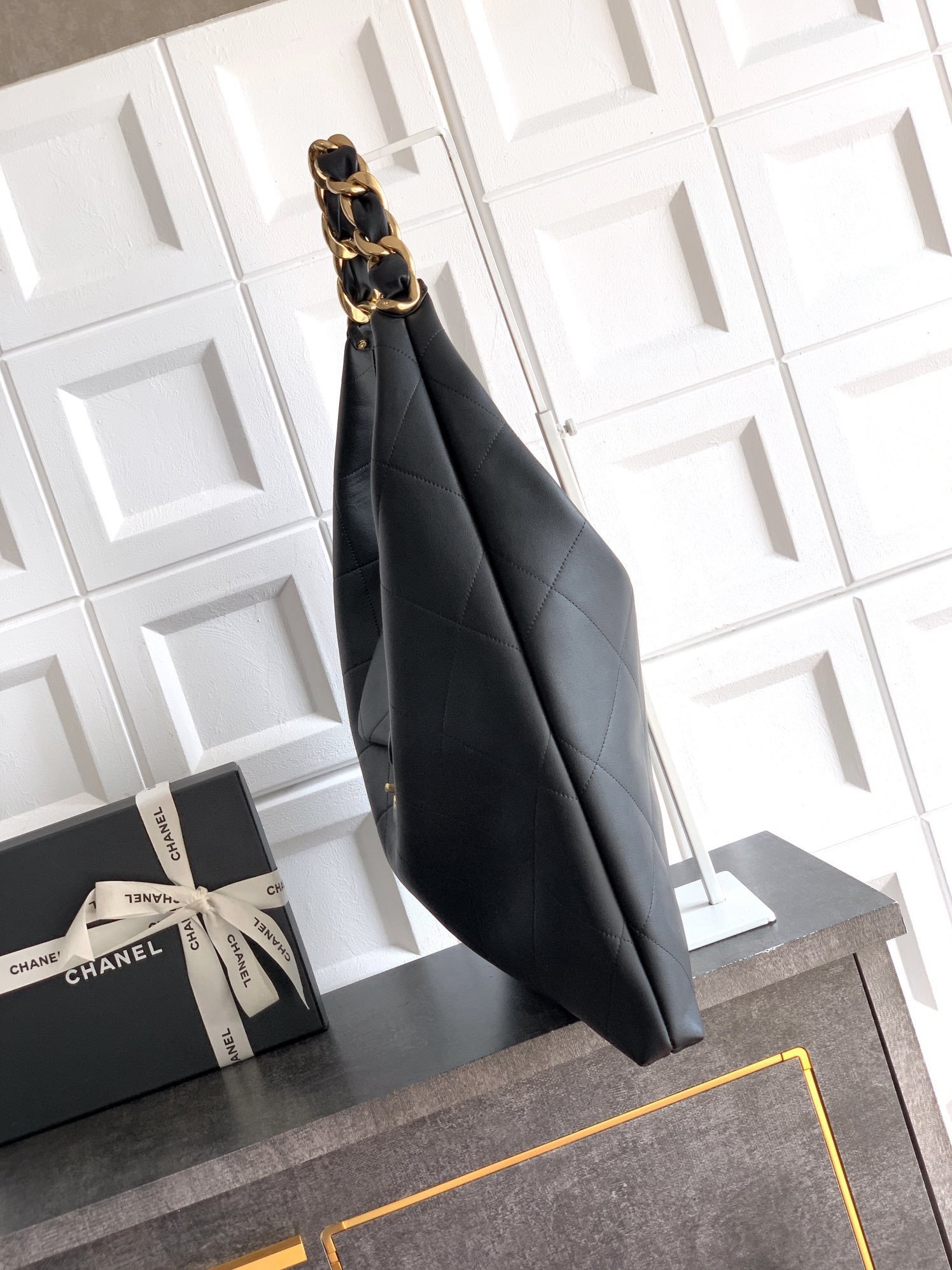 Chanel hobo OHANEL maxi Large Bag 0011150