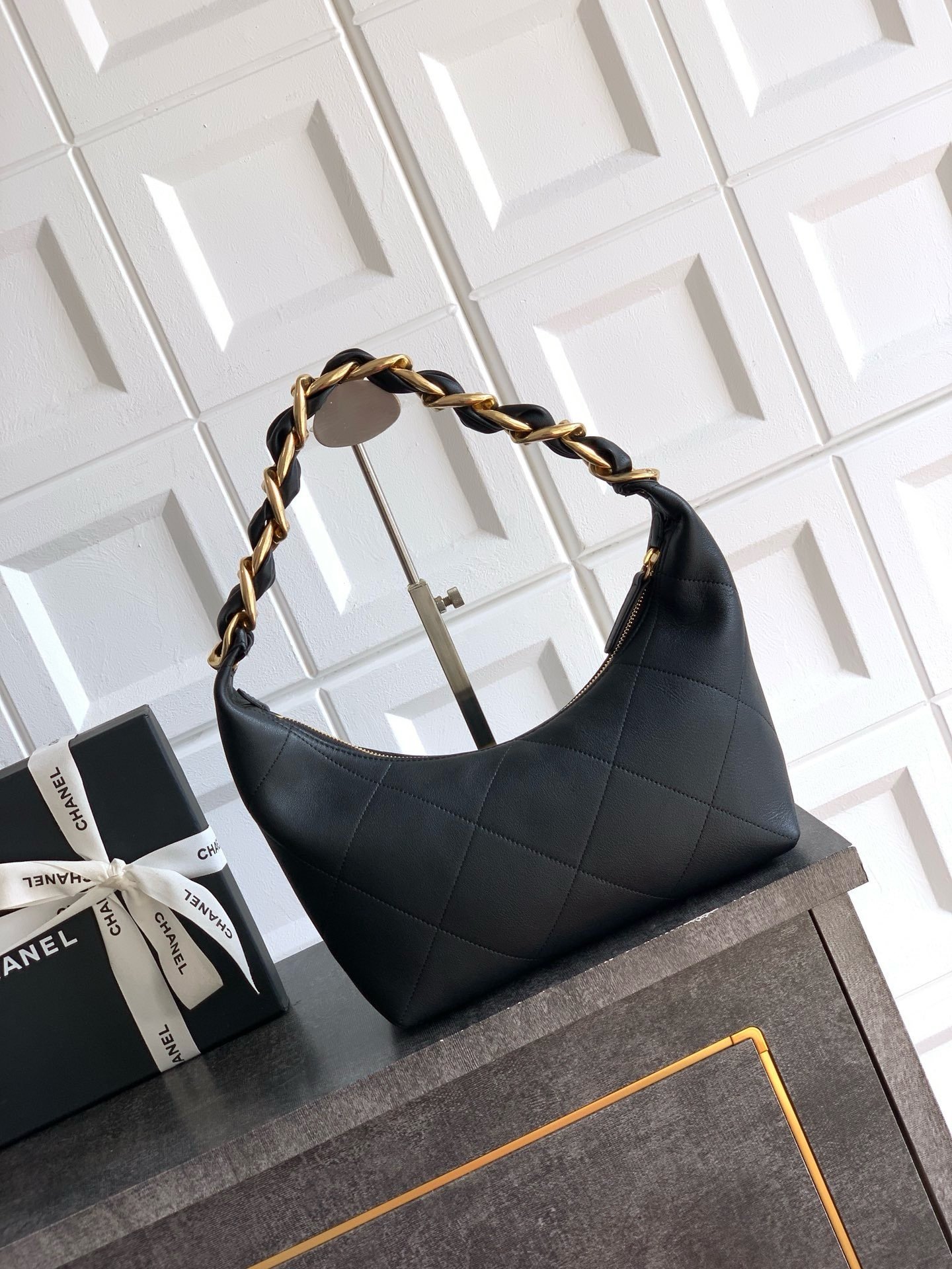 Chanel Distressed OHANEL hobo Vintage Underarm Bag 001950