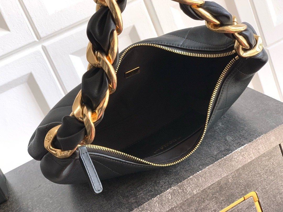 Chanel Distressed OHANEL hobo Vintage Underarm Bag 001950