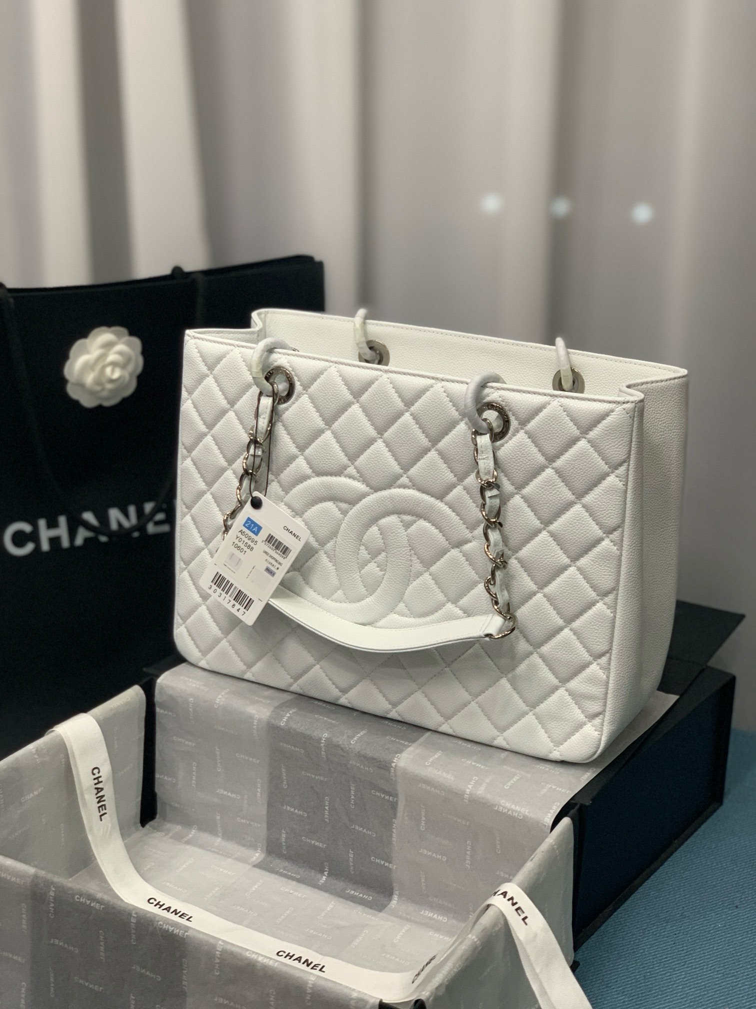 Chanel X33X13CM Silver Shopping Bag 50995