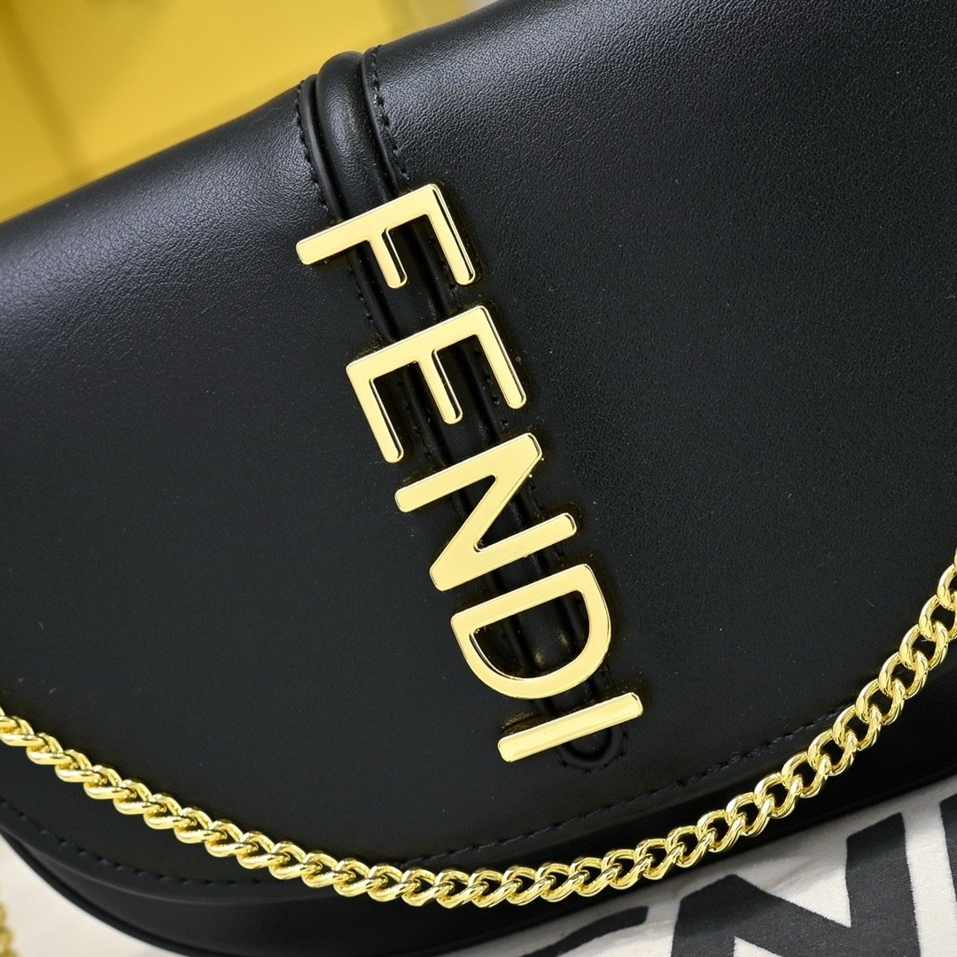 Fendi size Bag 7758