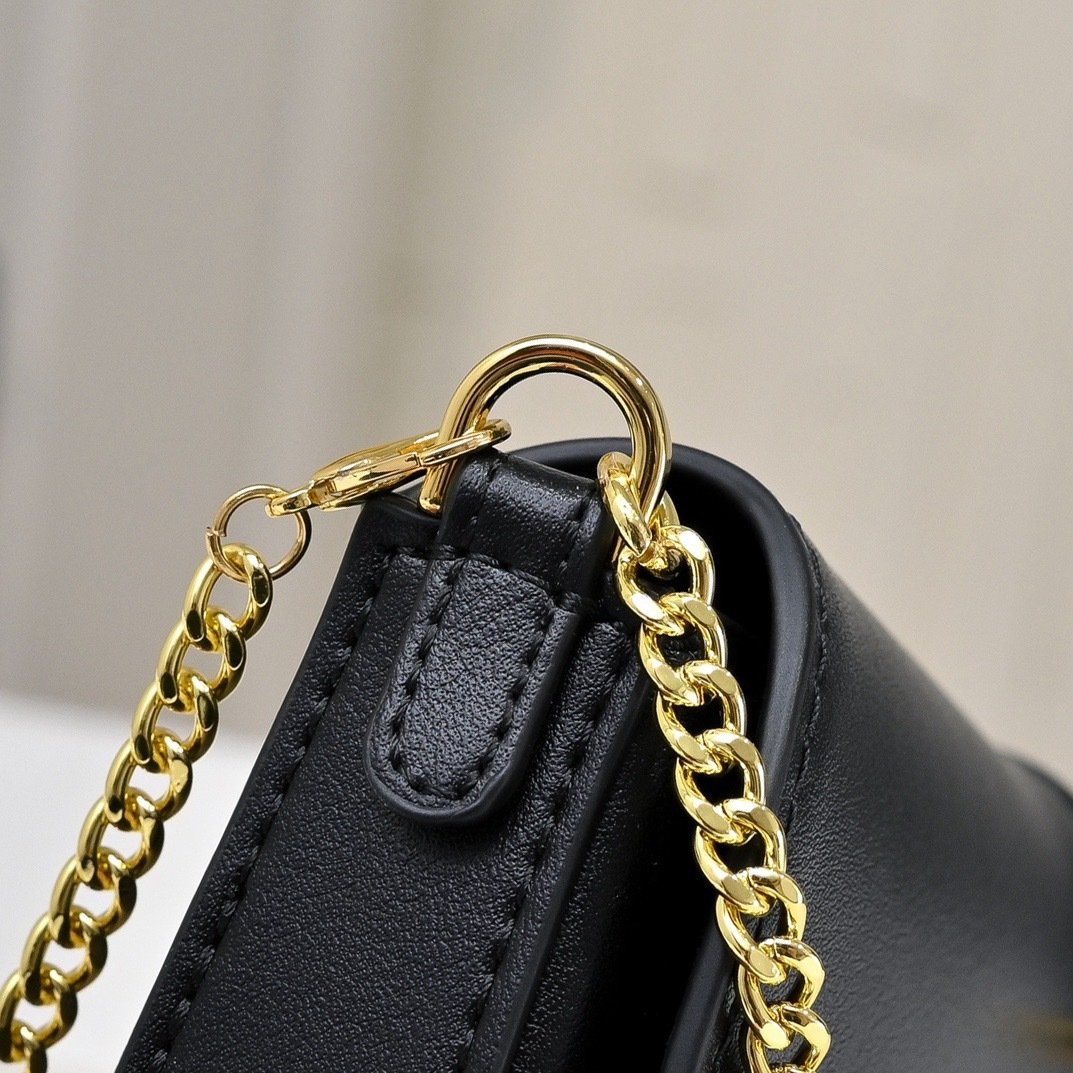 Fendi size Bag 7758