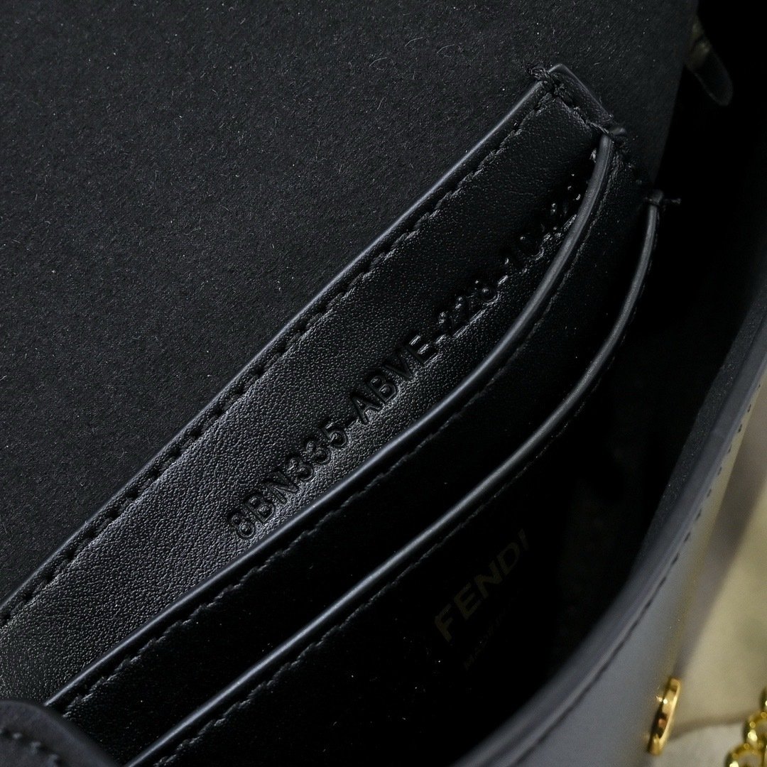 Fendi size Bag 7758