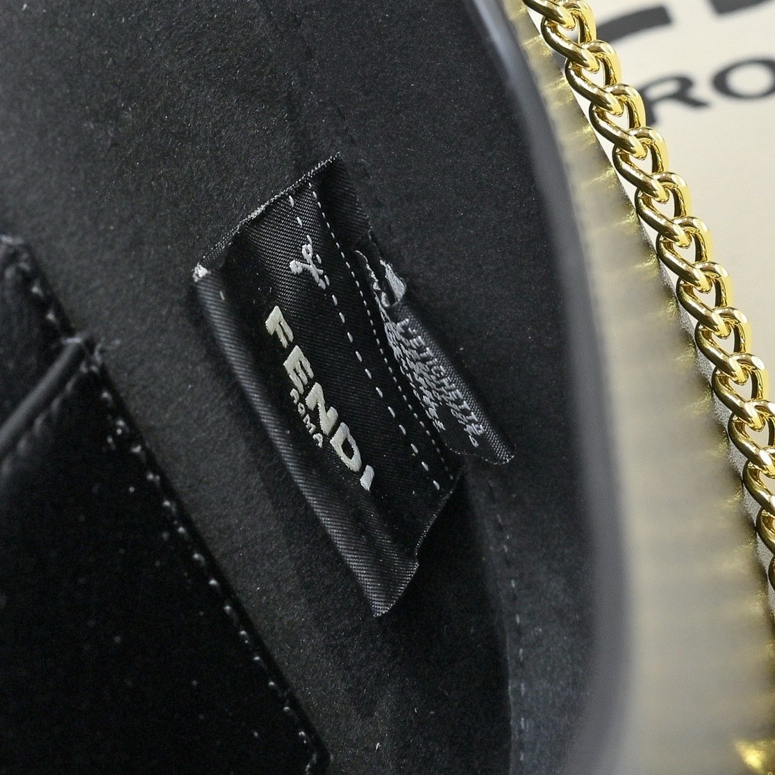 Fendi size Bag 7758