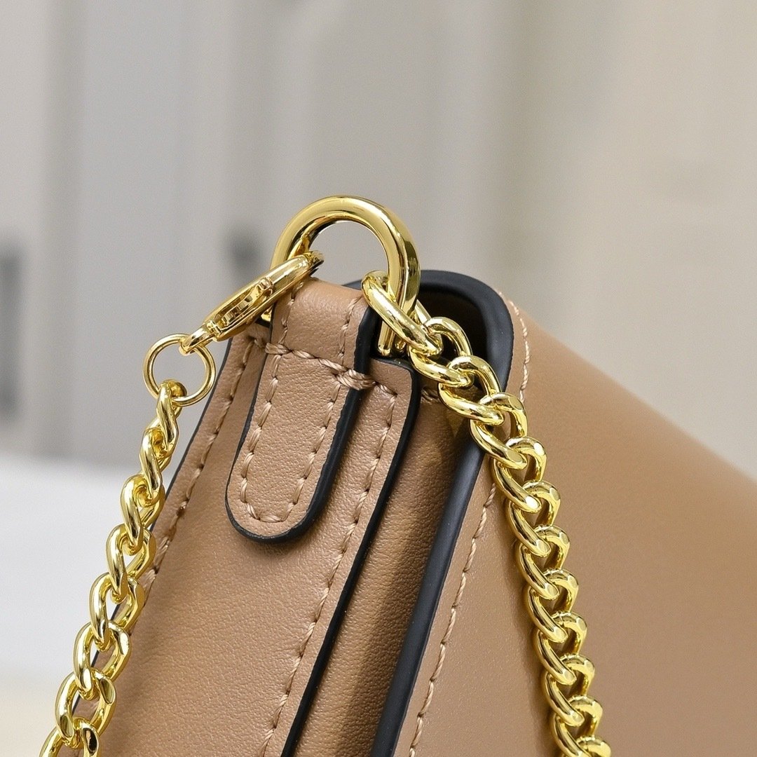 Fendi size Bag 7758