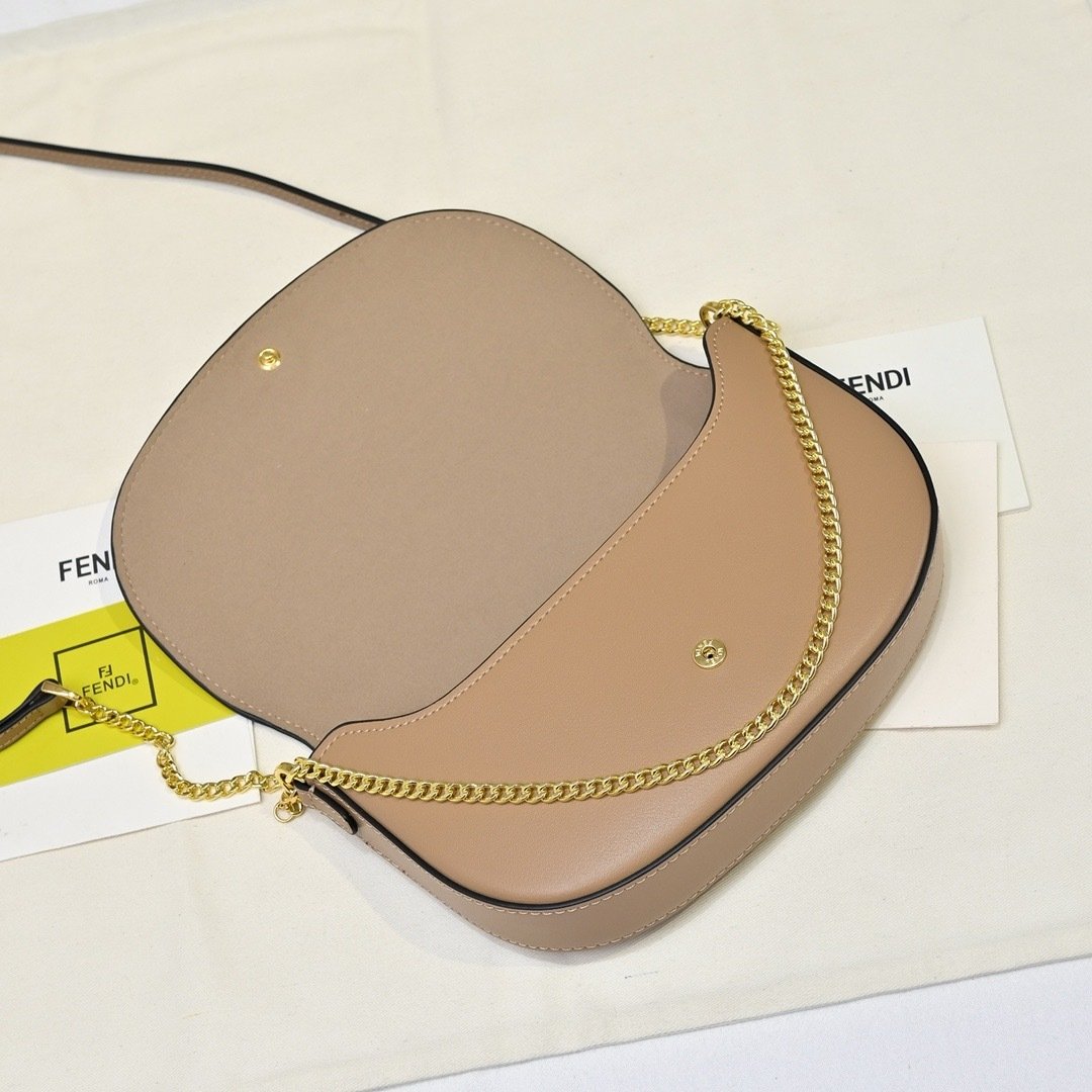 Fendi size Bag 7758