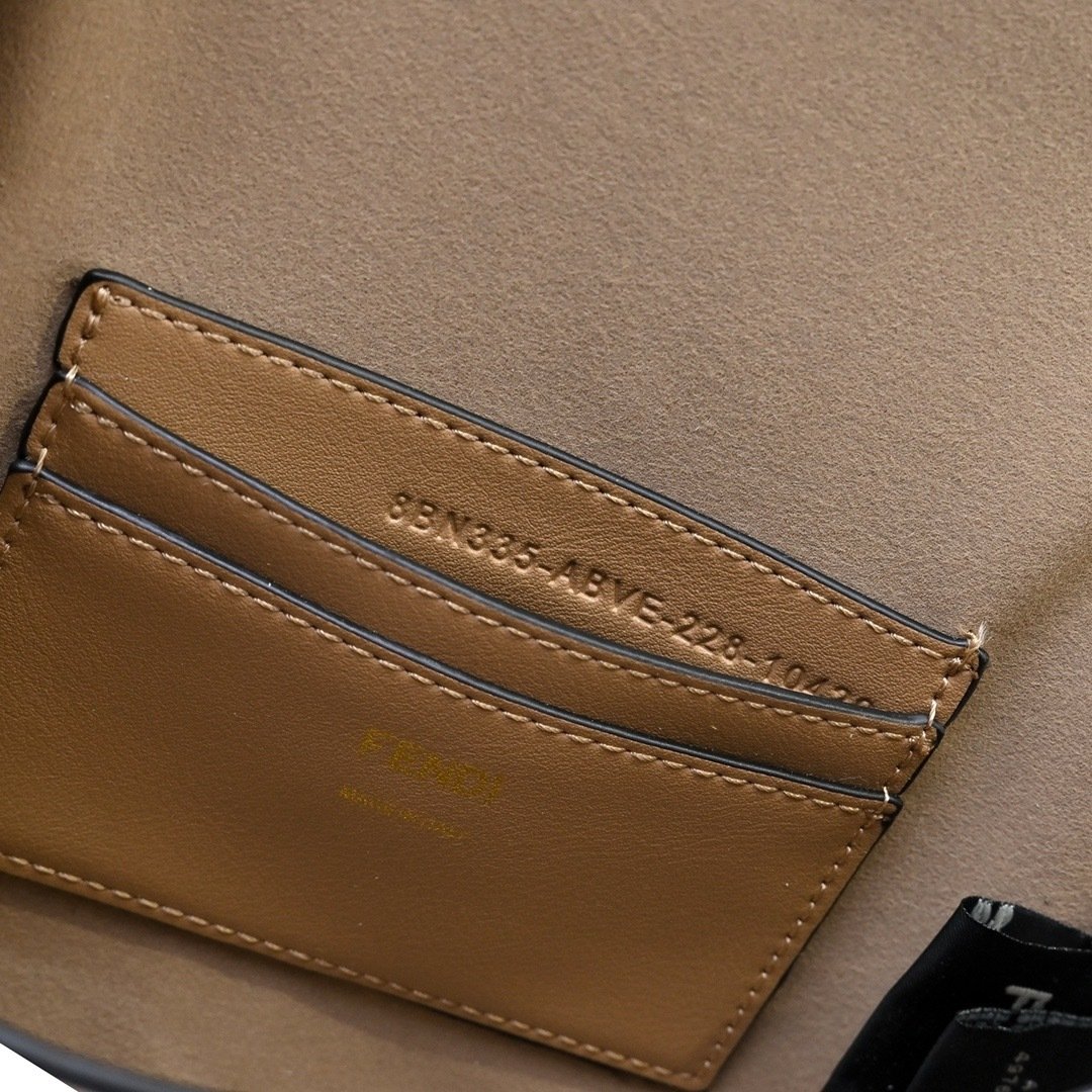 Fendi size Bag 7758