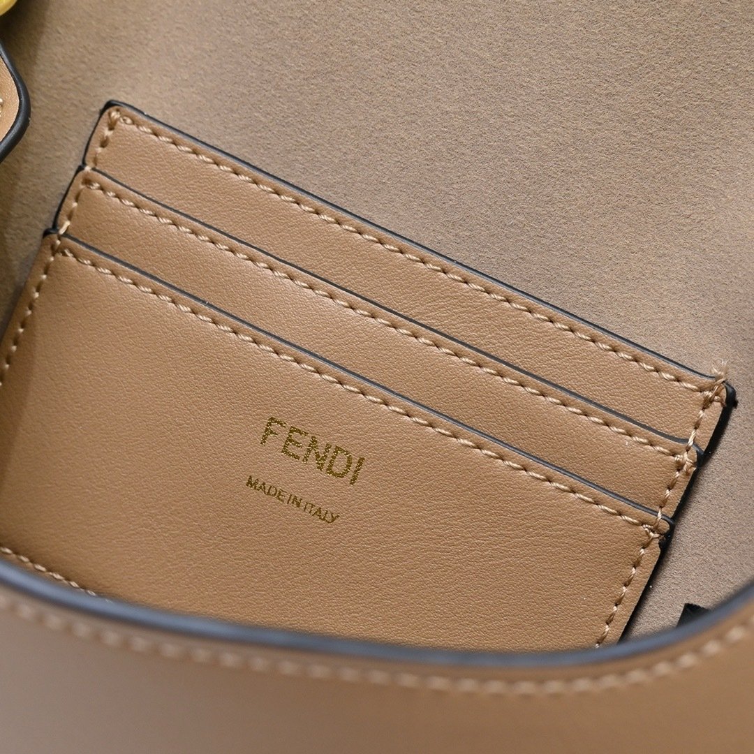 Fendi size Bag 7758