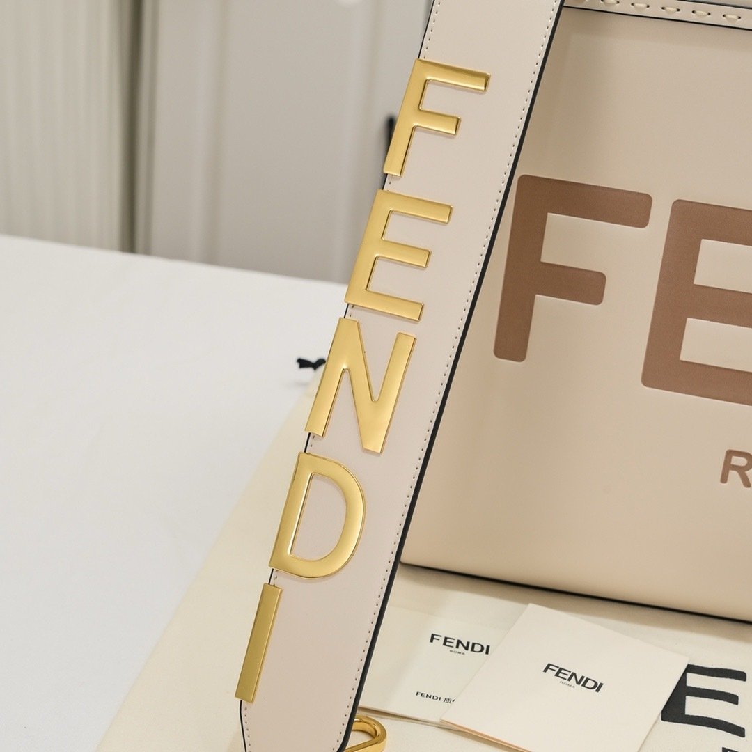 Fendi Vintage size shine tote Small Tote Bag 001400