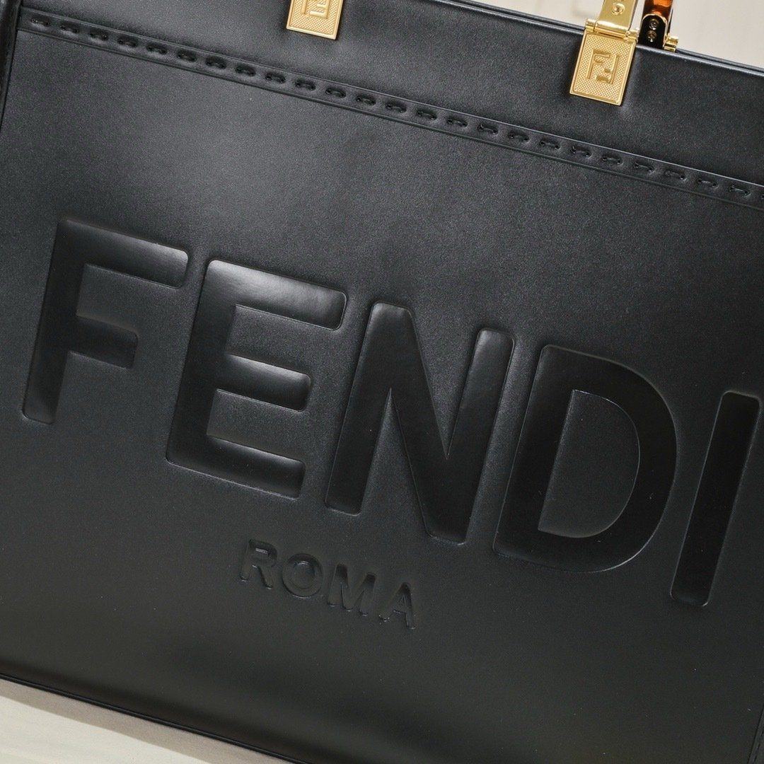 Fendi Vintage size shine tote Small Tote Bag 001400