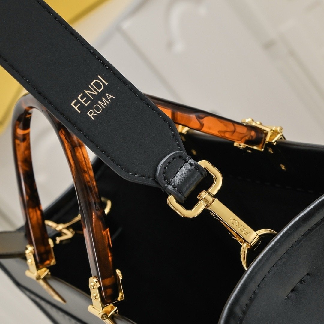 Fendi Vintage size shine tote Small Tote Bag 001400