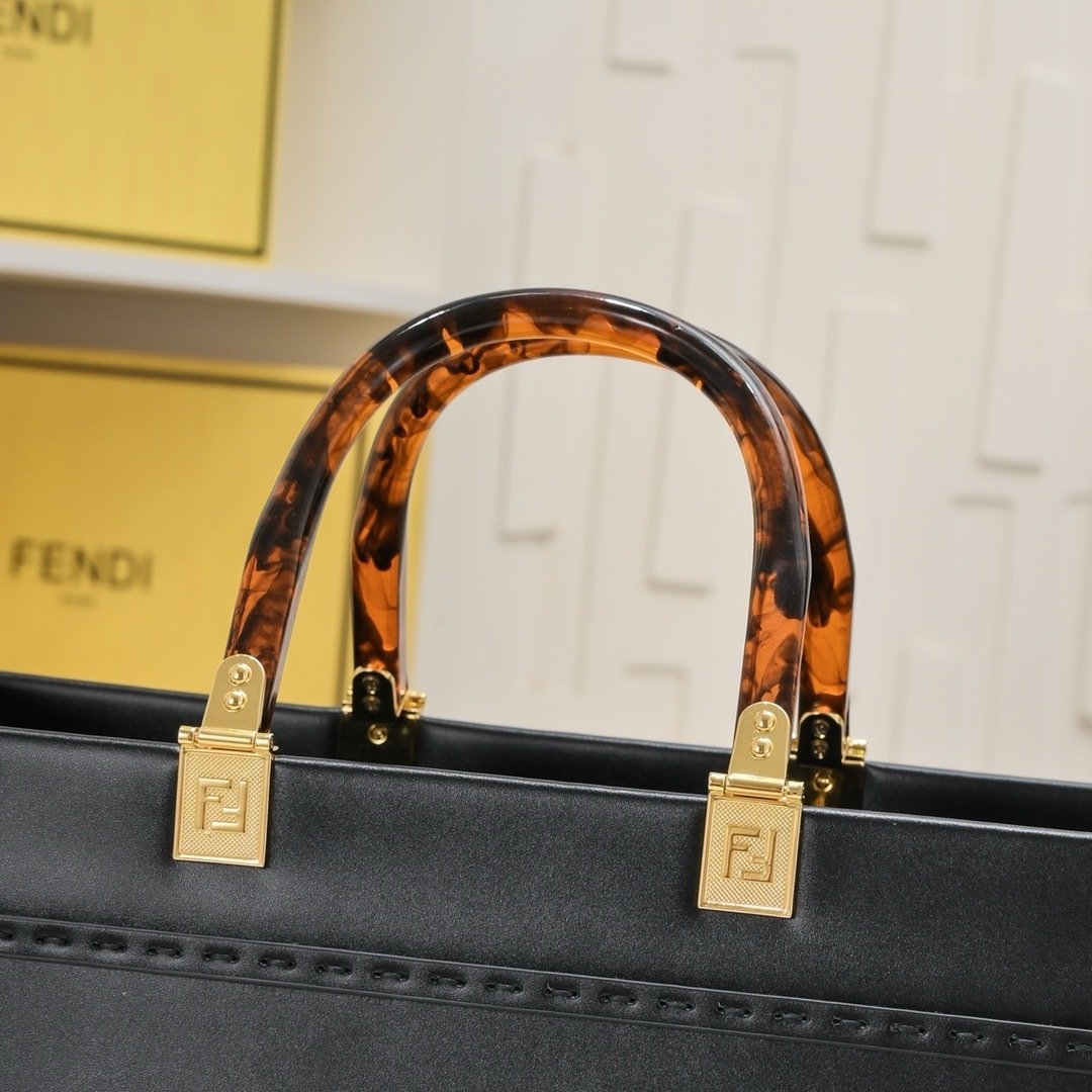 Fendi Vintage size shine tote Small Tote Bag 001400