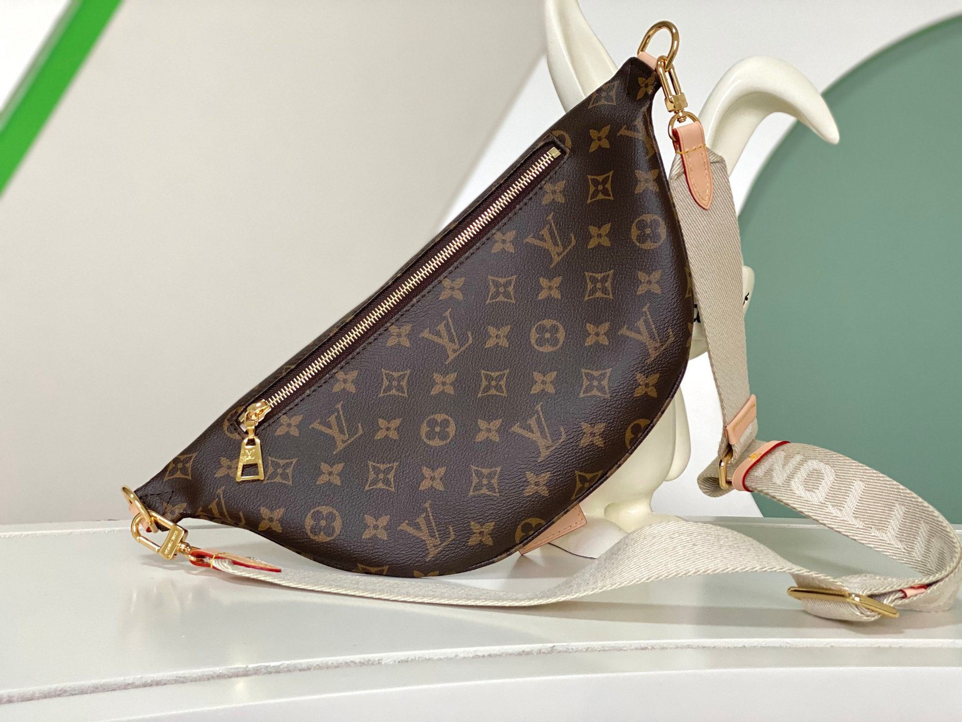 Louis Vuitton Canvas M46784 cm680 Bag 001670