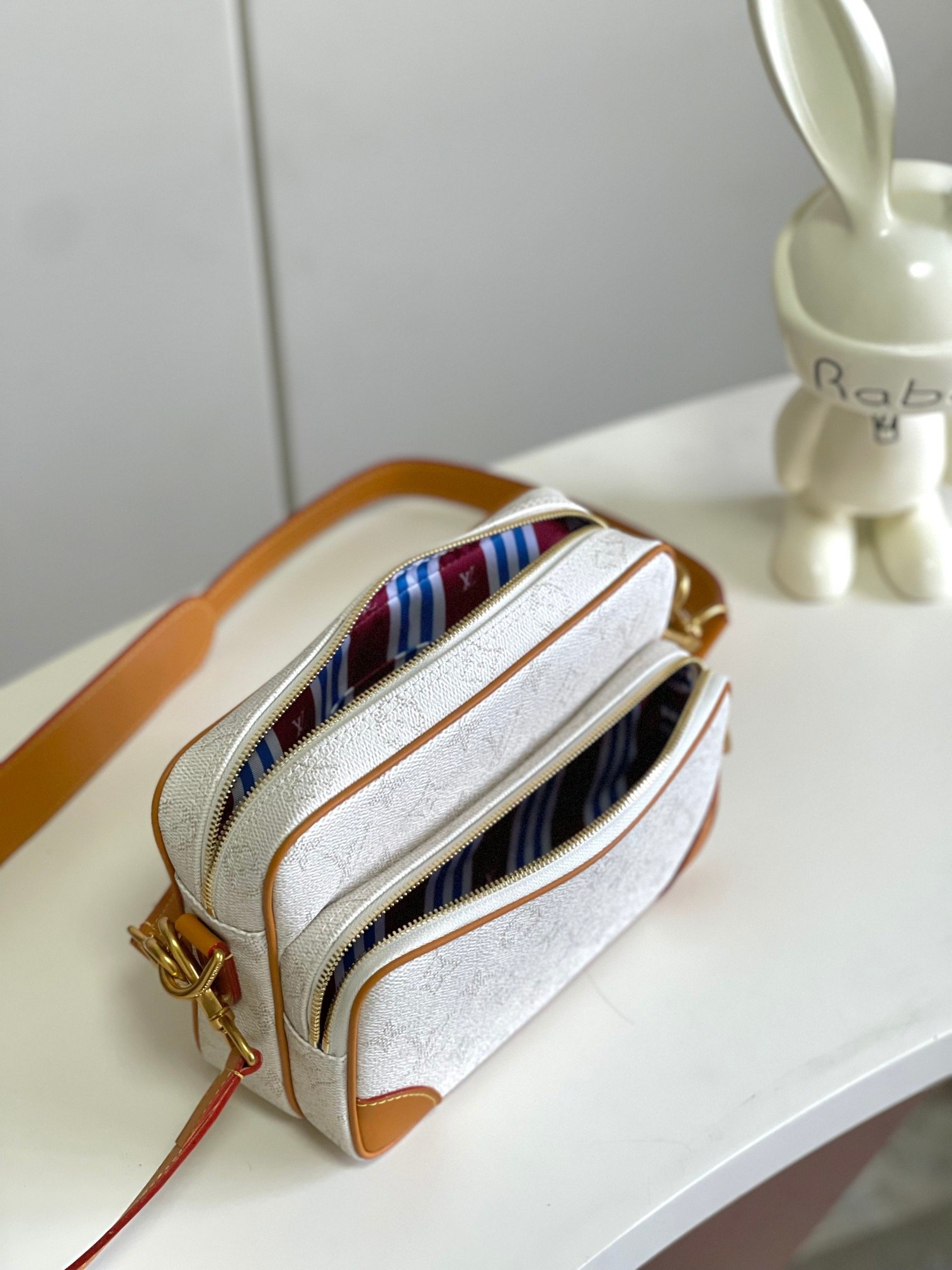Louis Vuitton Canvas M14682 pharrell Williams Top Handle Bag 001750