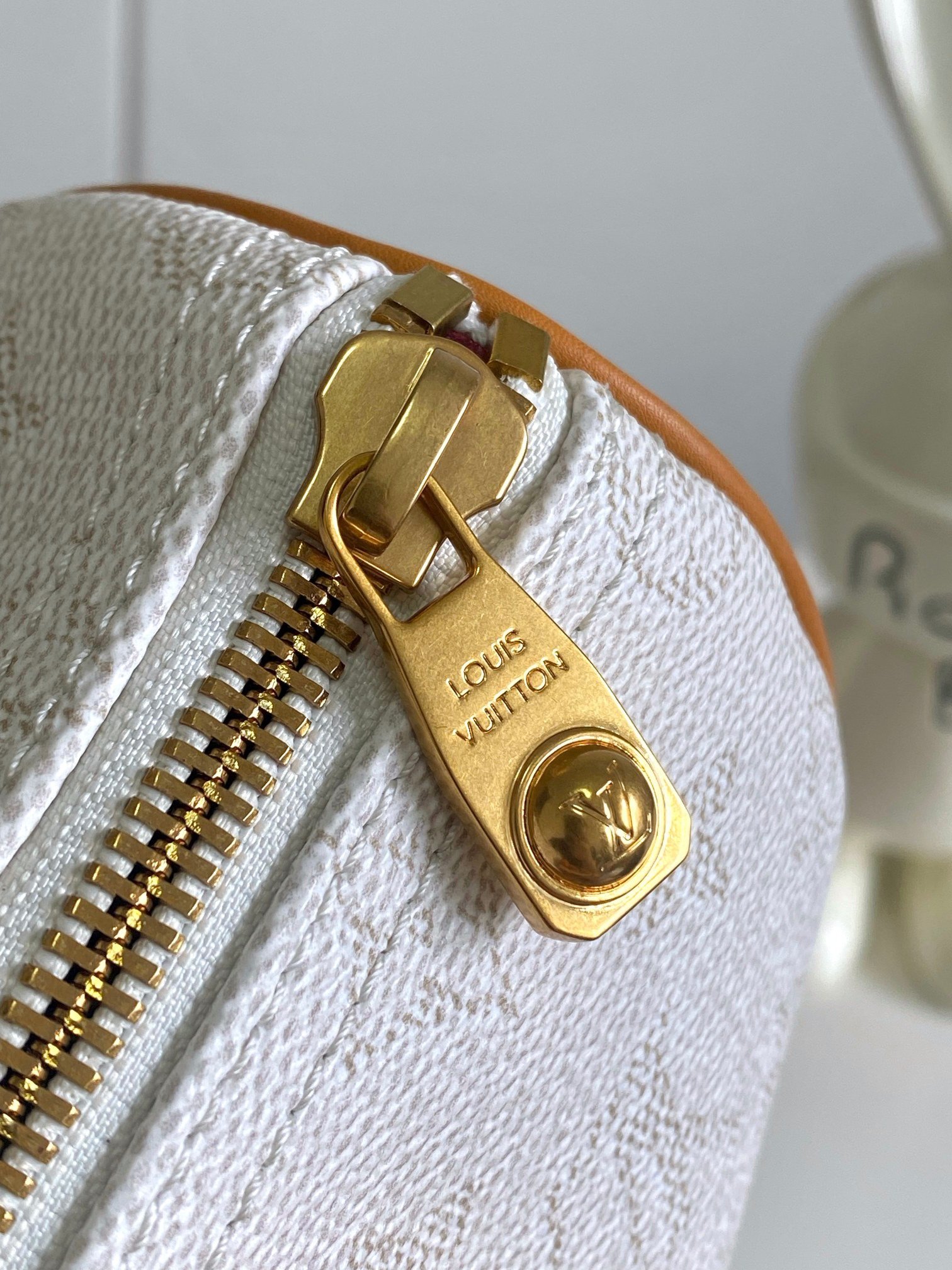 Louis Vuitton Canvas KEEALL BANDOULI RE White Top Handle Bag 001720