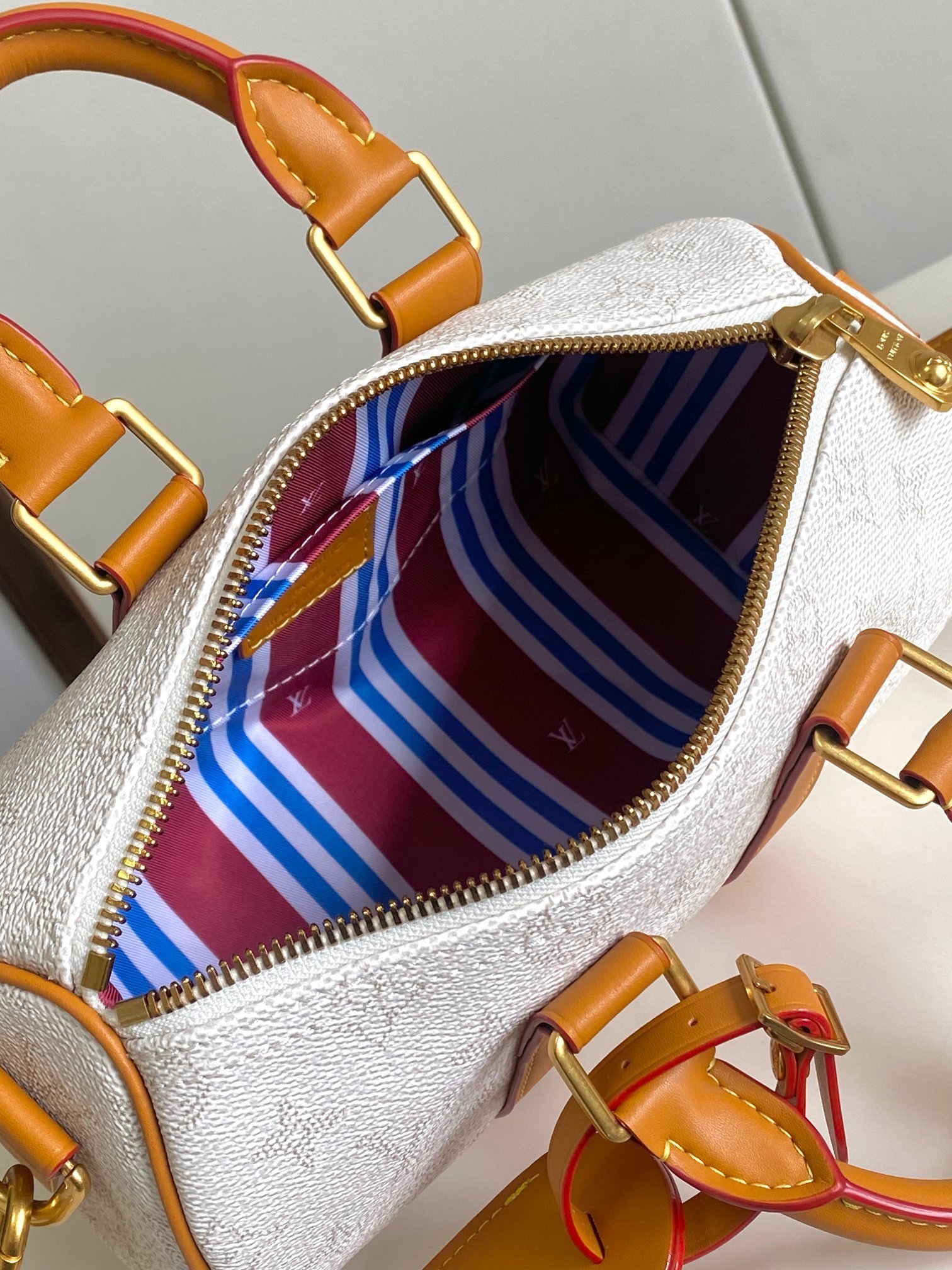Louis Vuitton Canvas KEEALL BANDOULI RE White Top Handle Bag 001720
