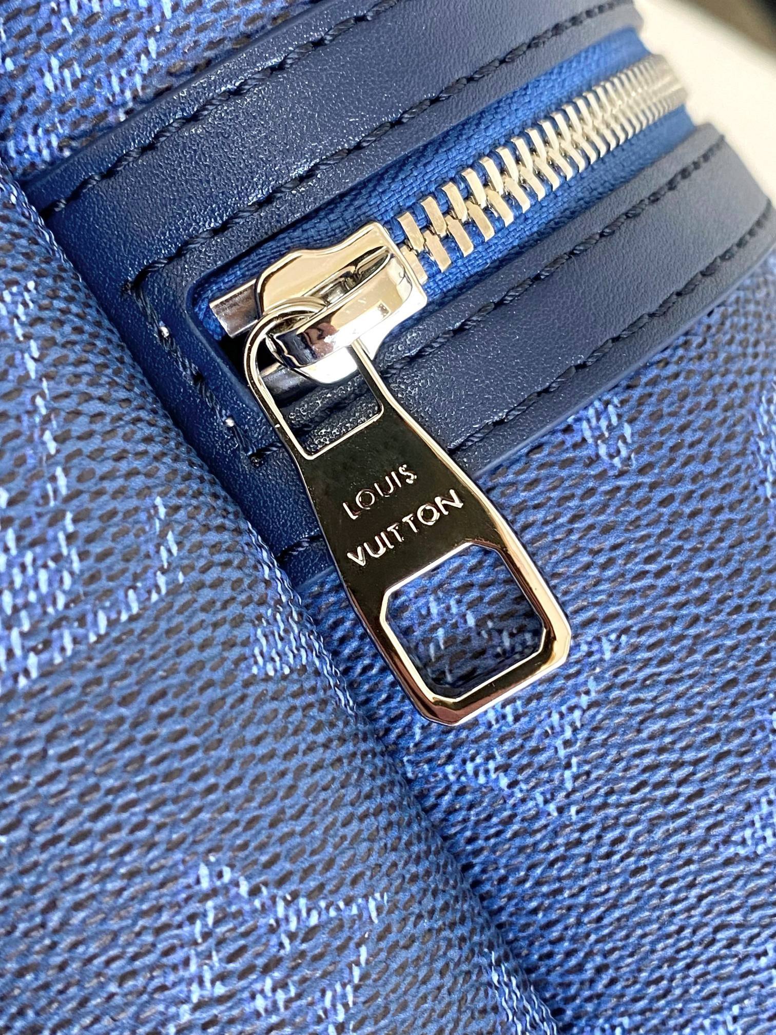 Louis Vuitton Canvas M12780 Discovery Monogram Small Blue Bag 001850