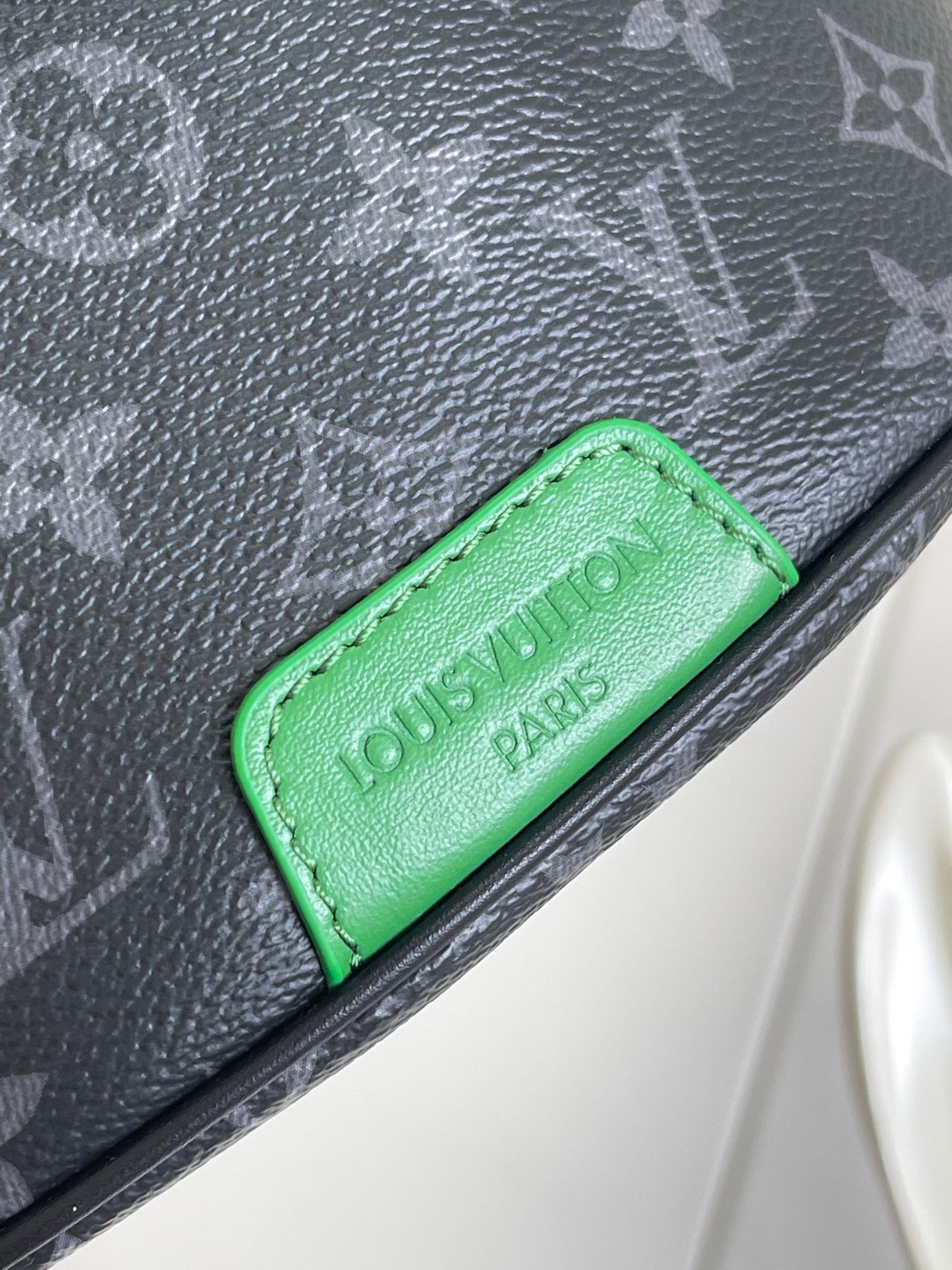 Louis Vuitton Canvas M25924 Discovery Monogram Green Bag 001620