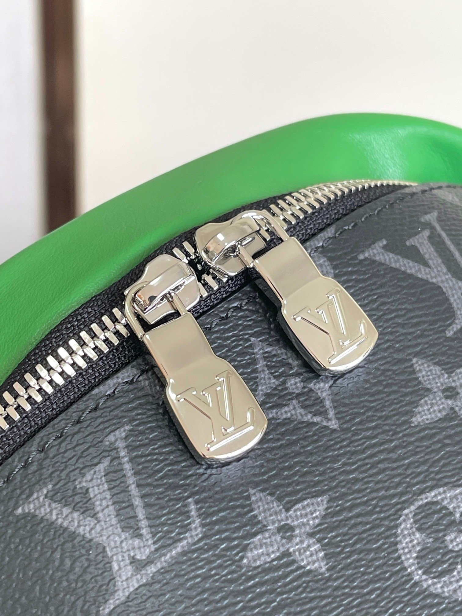Louis Vuitton Canvas M25924 Discovery Monogram Green Bag 001620