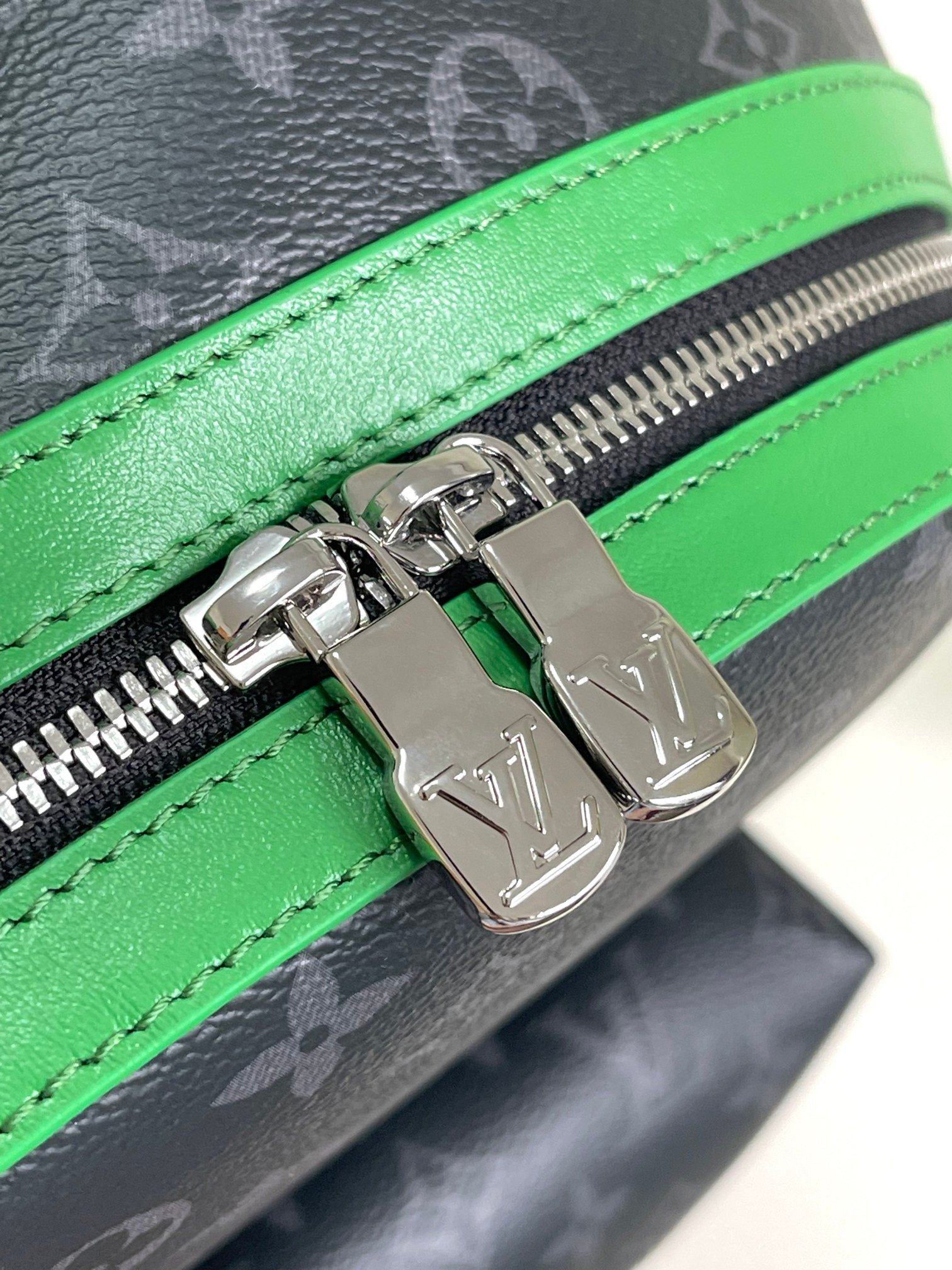 Louis Vuitton Canvas M25887 Discovery Monogram Small Bag 001750