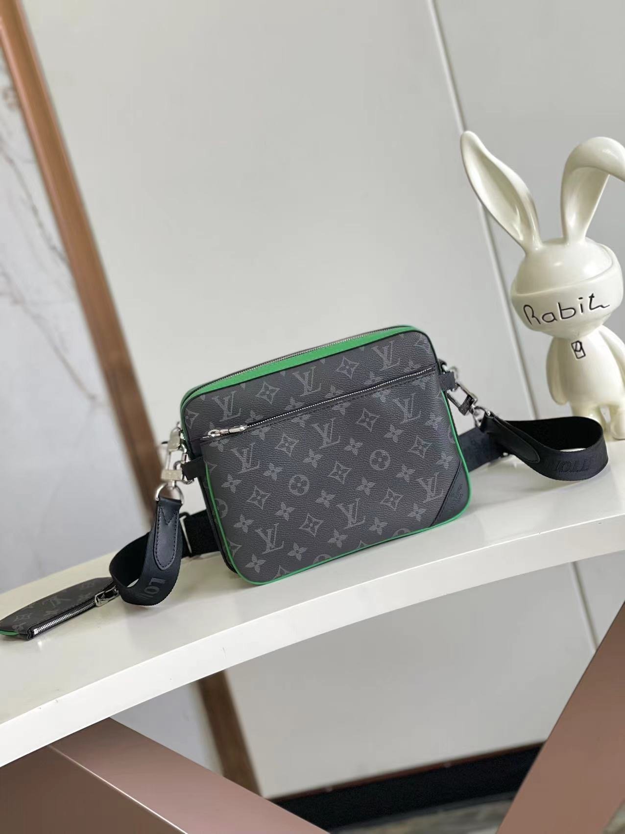 Louis Vuitton Canvas M12490 M12766 M26052 Green Messenger Bag 001640