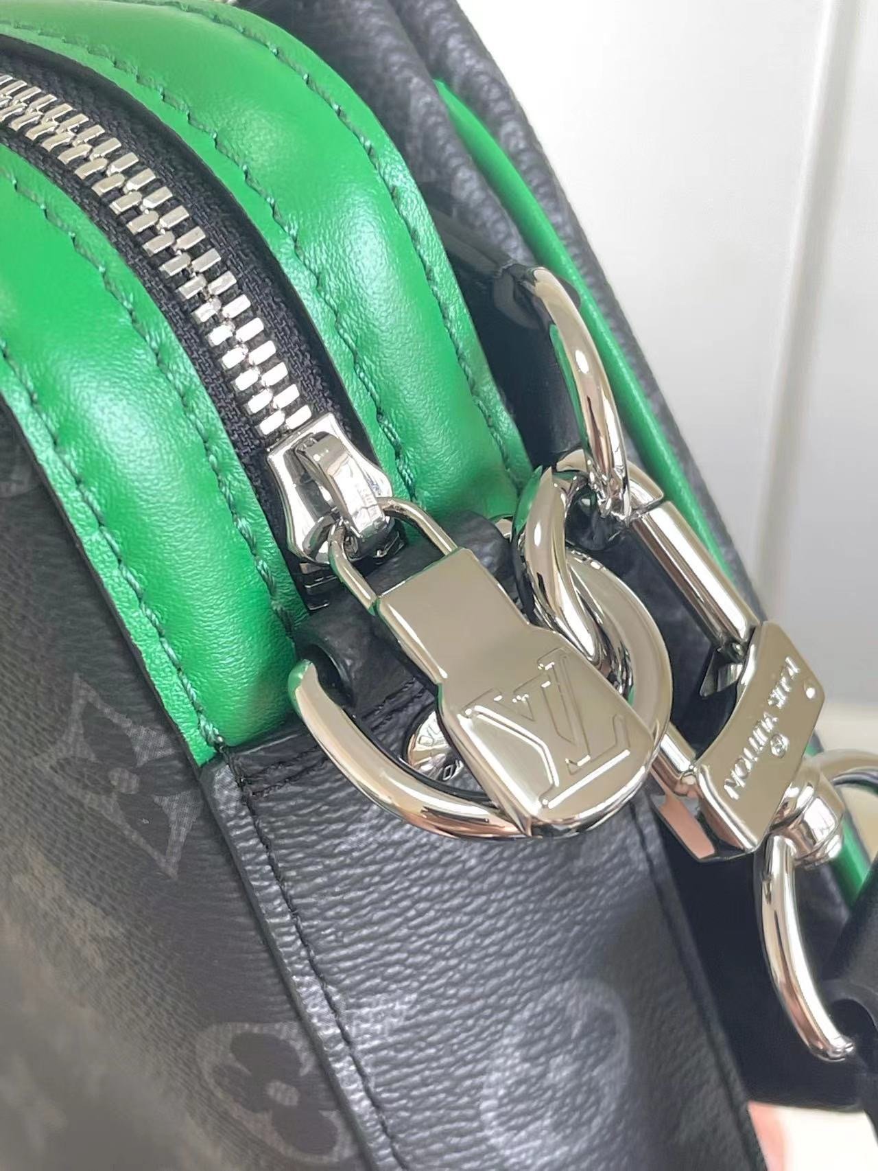 Louis Vuitton Canvas M12490 M12766 M26052 Green Messenger Bag 001640