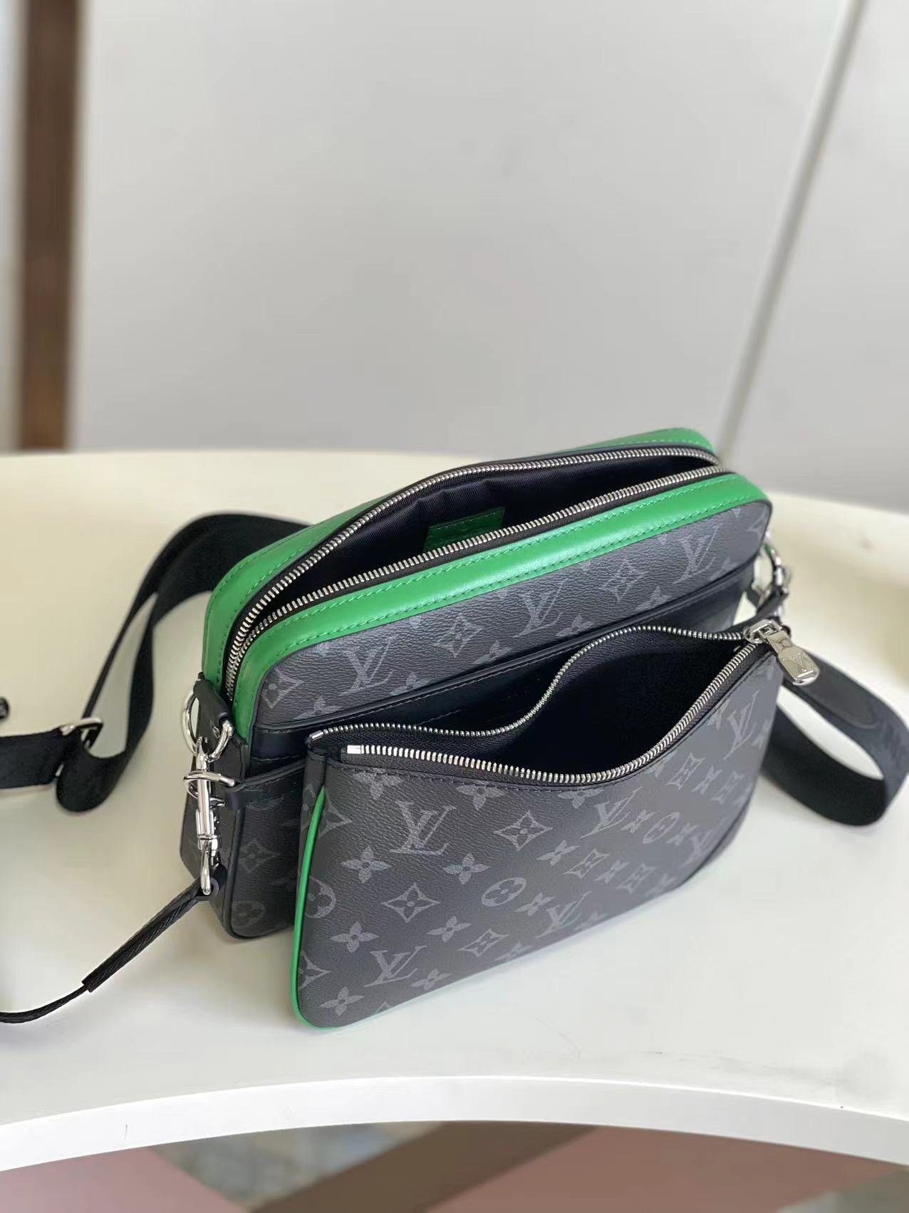Louis Vuitton Canvas M12490 M12766 M26052 Green Messenger Bag 001640