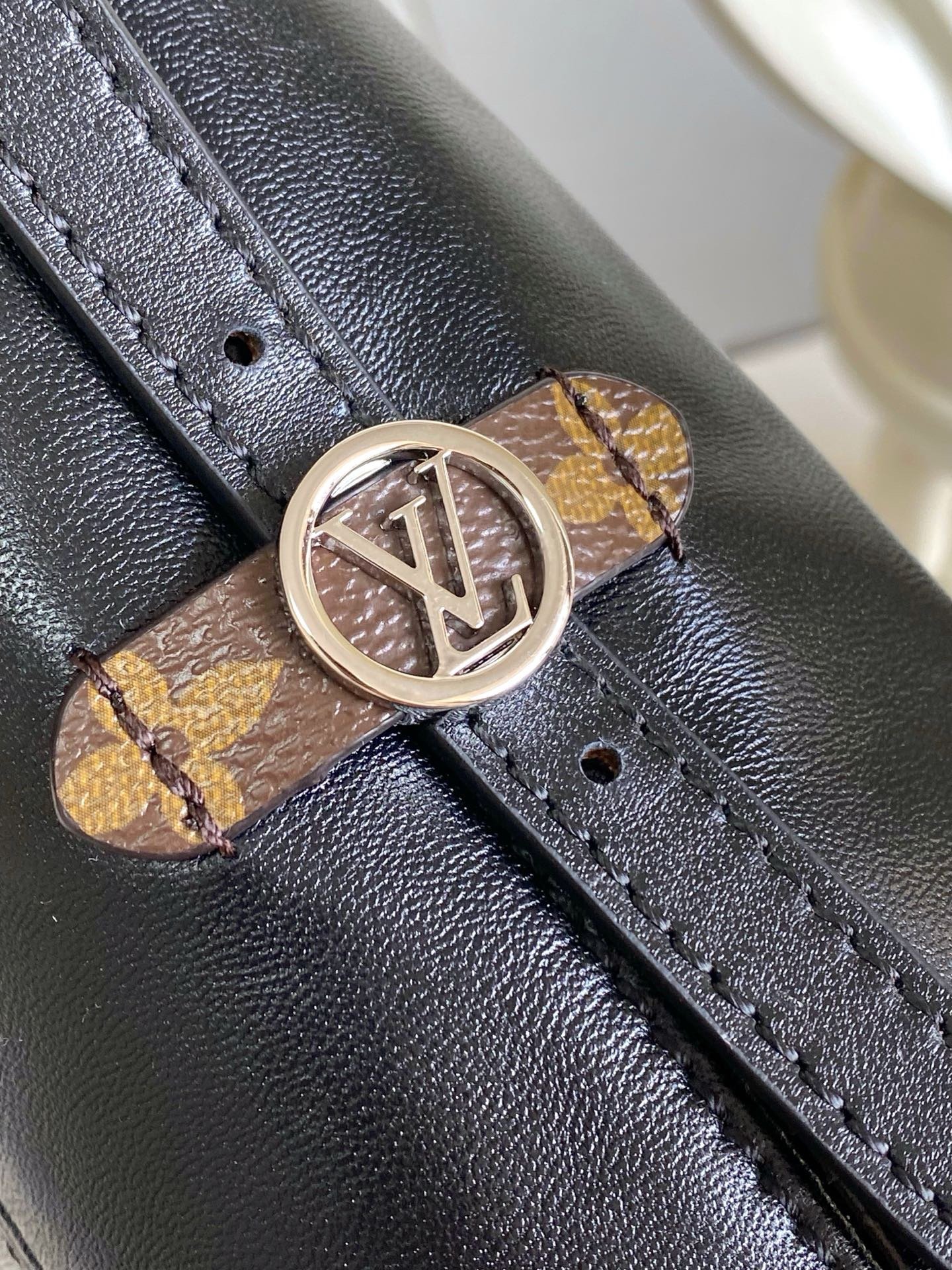 Louis Vuitton M28160 UID x19x10C Bag 001750
