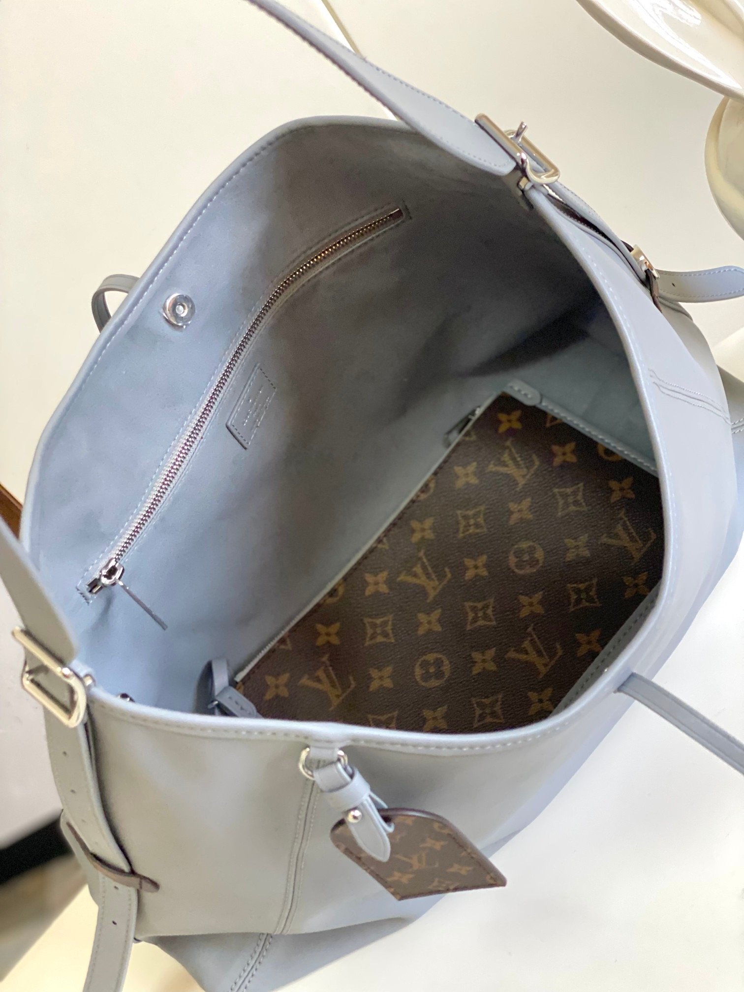 Louis Vuitton M12583 M25143 CarryAll Medium Top Handle Bag 001810