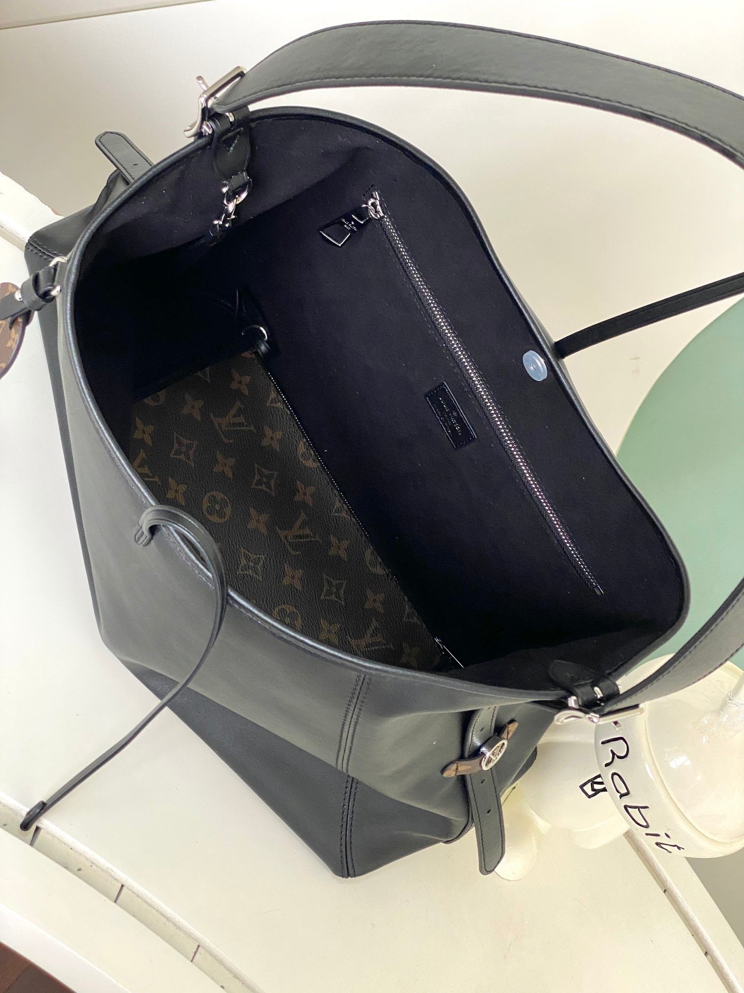 Louis Vuitton M25143 CarryAll Dark Medium Top Handle Bag 001810