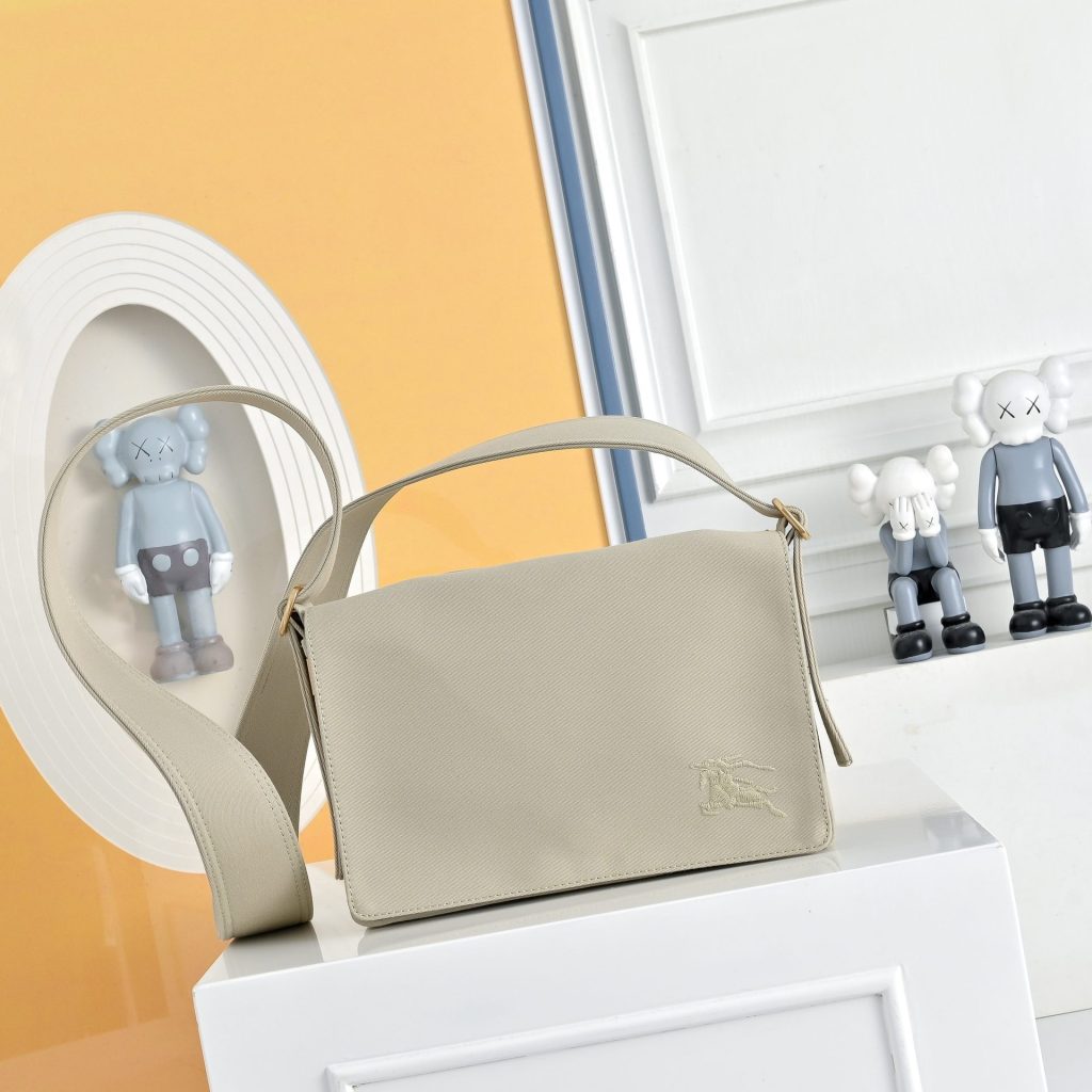 Burberry Vintage Trench Messenger Bag 001400
