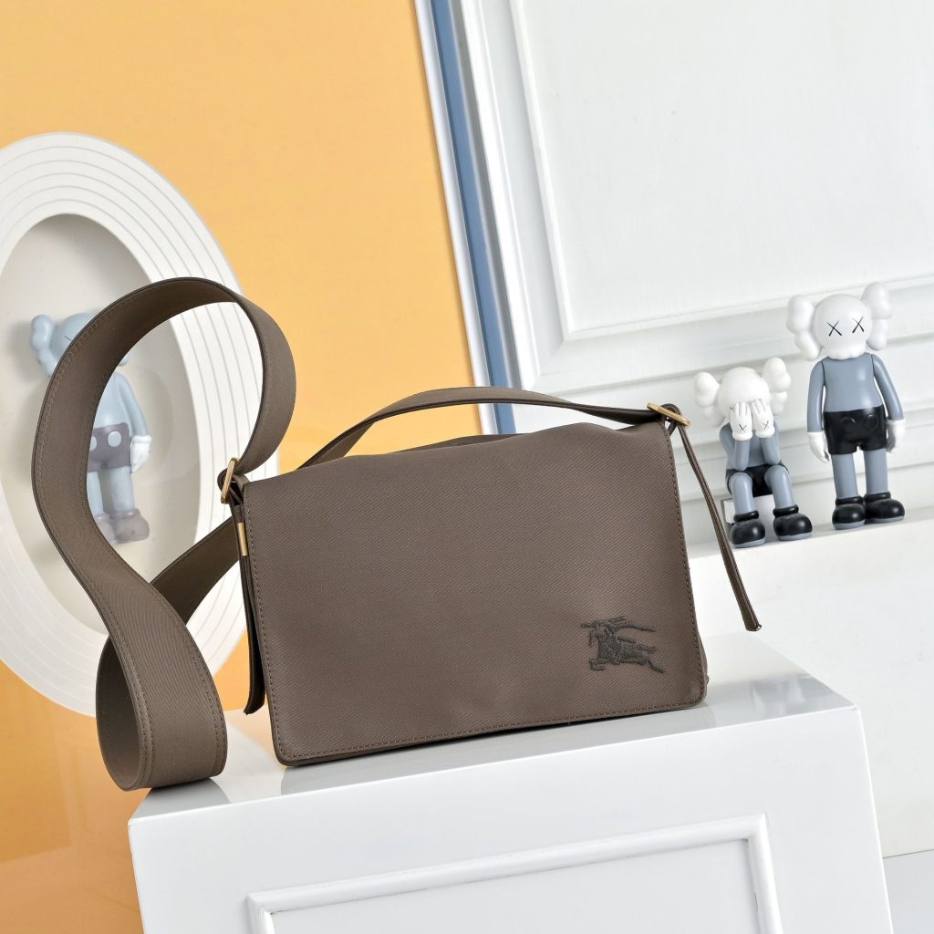 Burberry Vintage Trench Messenger Bag 001400