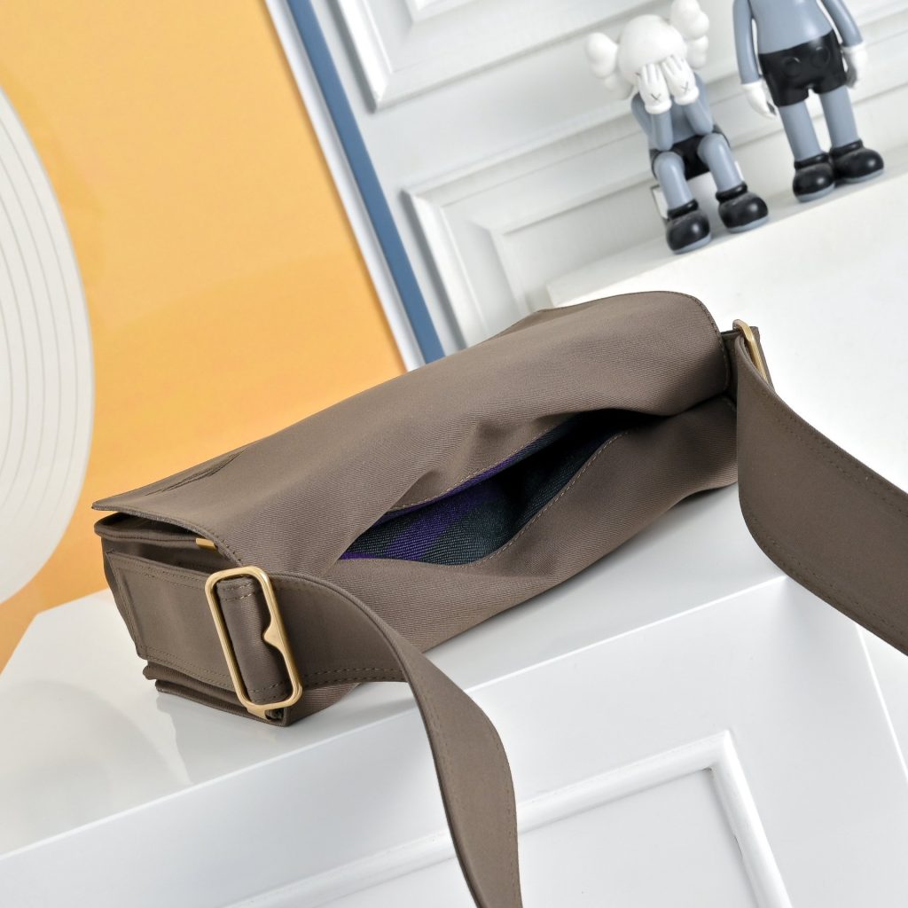 Burberry Vintage Trench Messenger Bag 001400
