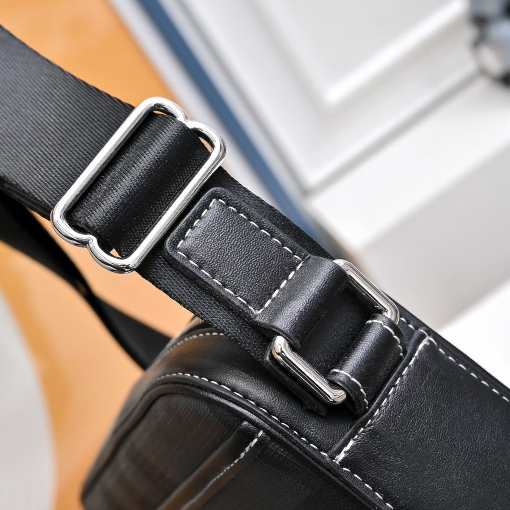Burberry Crossbody Bag 001330