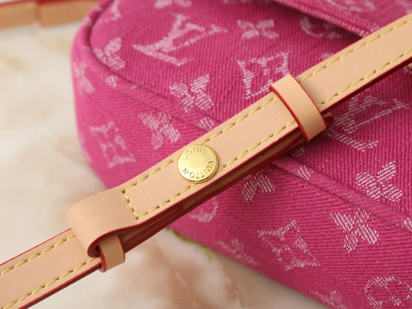 Louis Vuitton M82210 M82211 M40916 Top Handle Bag 27