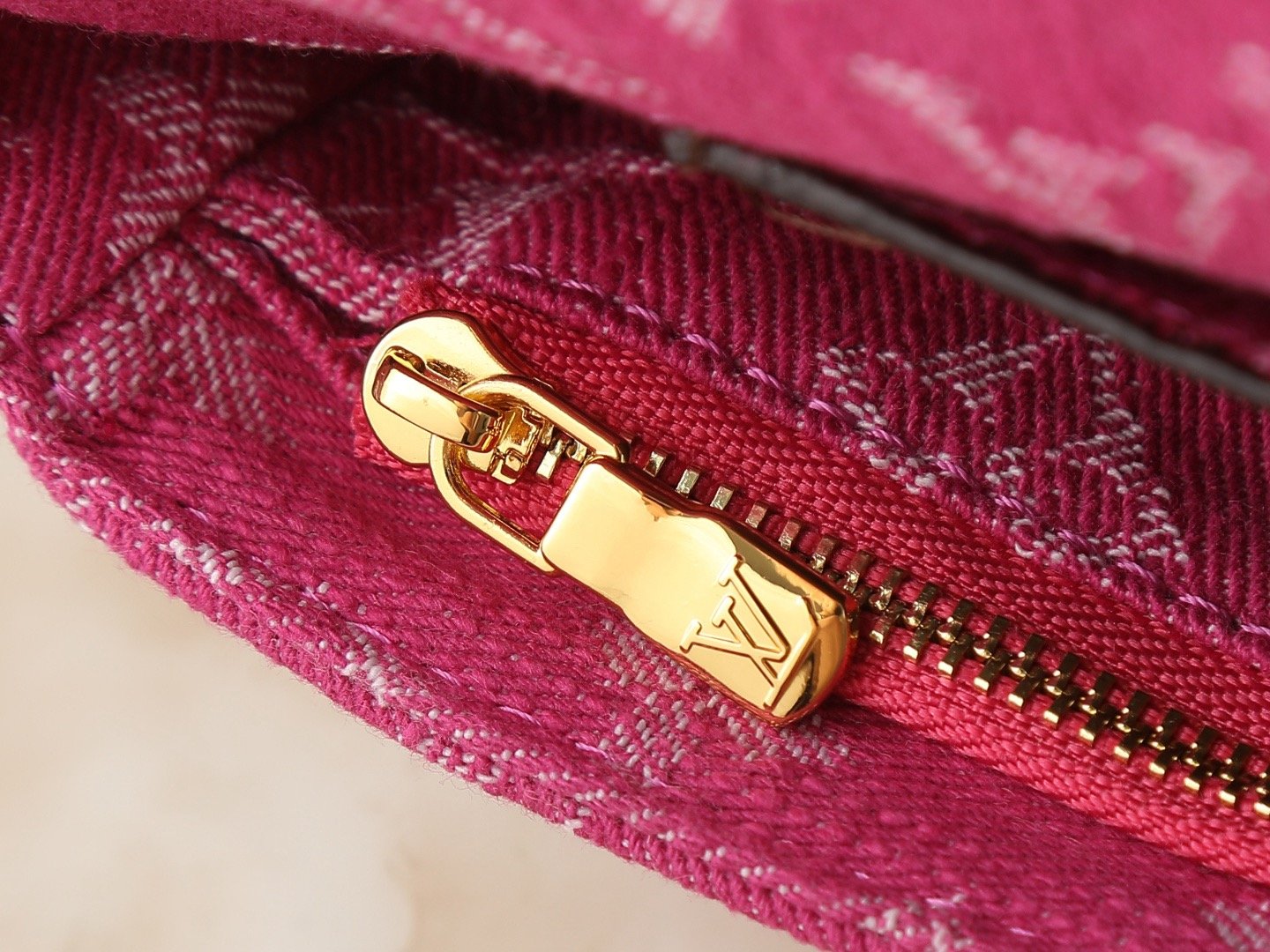 Louis Vuitton M82210 M82211 M40916 Top Handle Bag 27