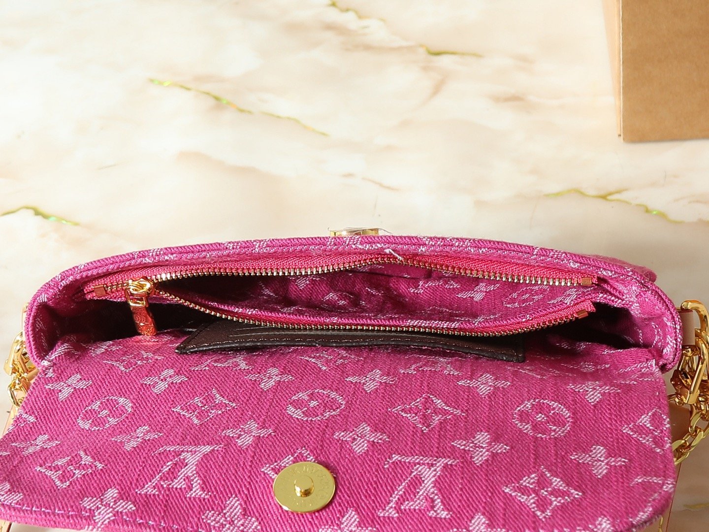 Louis Vuitton M82210 M82211 M40916 Top Handle Bag 27