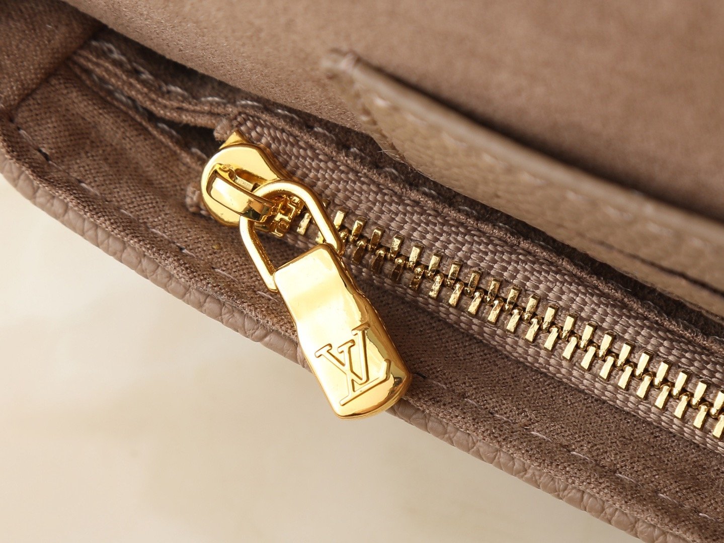 Louis Vuitton M82210 M82211 M40916 Top Handle Bag 001240