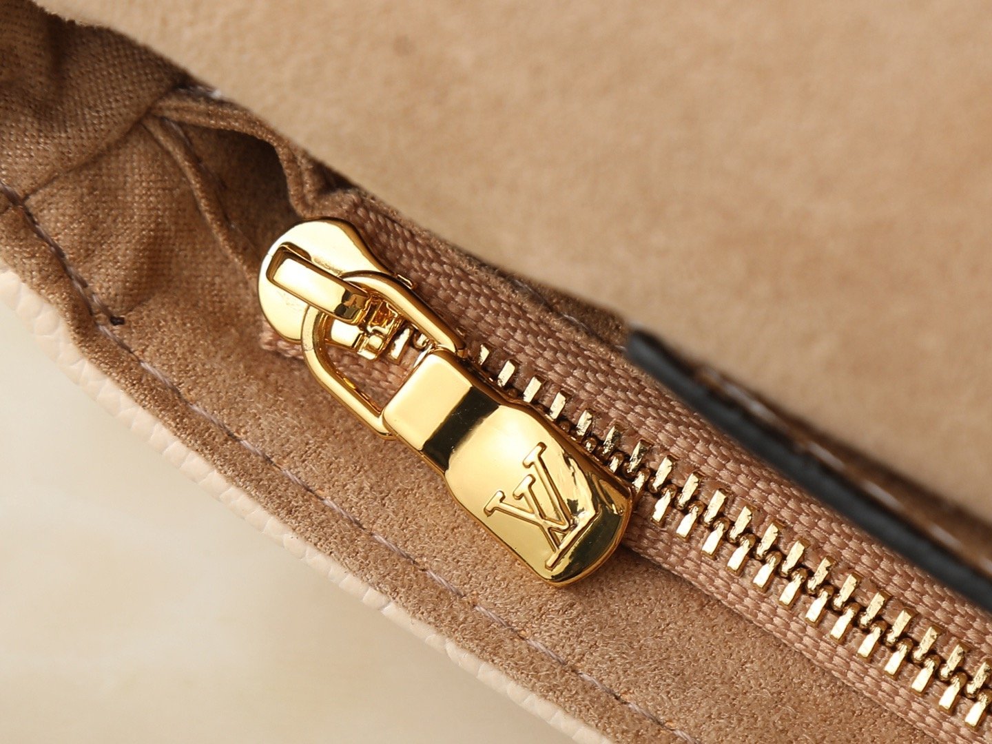 Louis Vuitton M82210 M82211 M40916 Top Handle Bag 001240