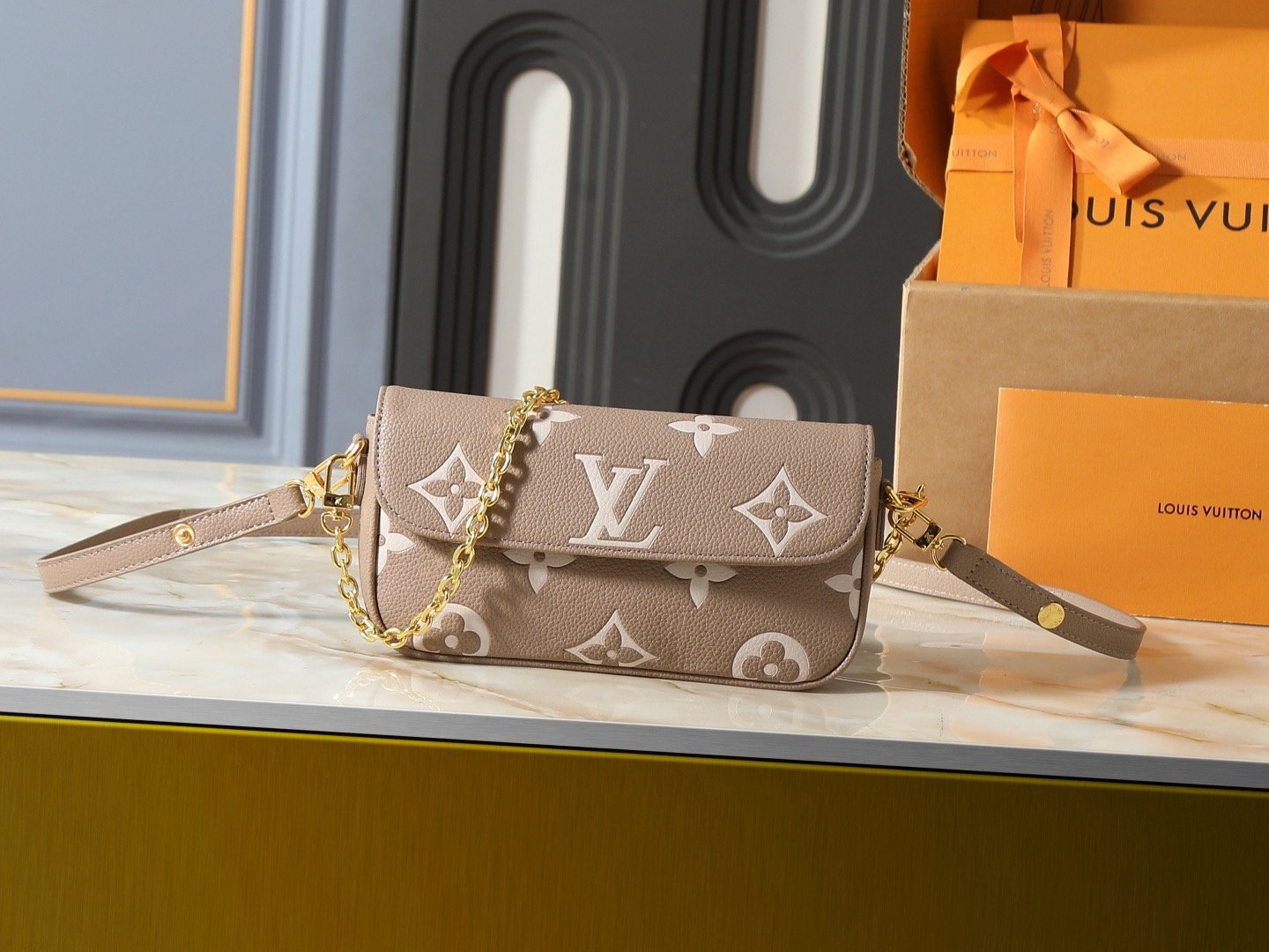 Louis Vuitton M82210 M82211 M40916 Top Handle Bag 001240