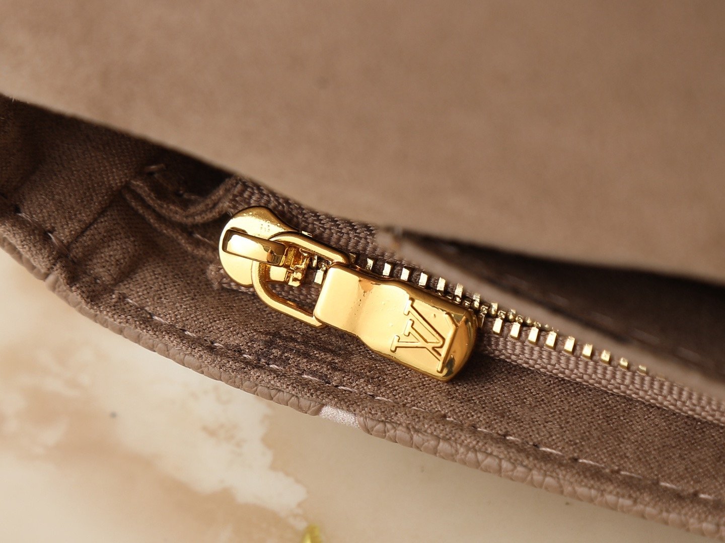 Louis Vuitton M82210 M82211 M40916 Top Handle Bag 001240