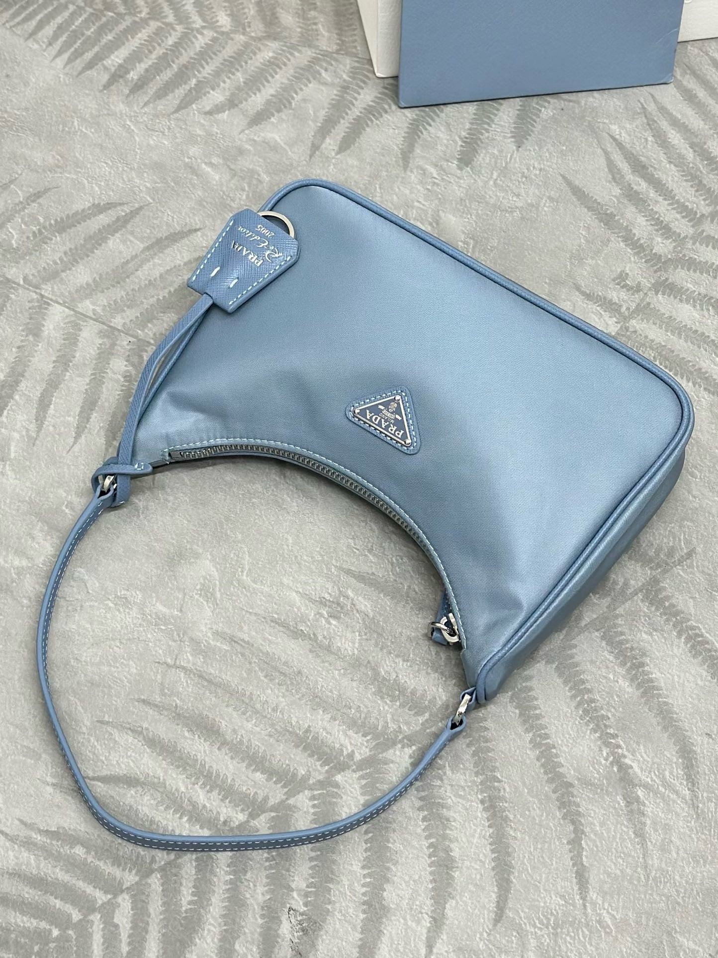 Prada Hobo2005 NE204 Hobo Shoulder Bag 001440