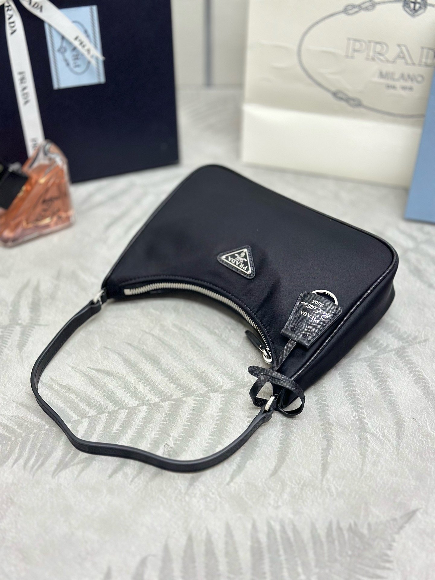 Prada Hobo2005 NE204 Hobo Shoulder Bag 001440
