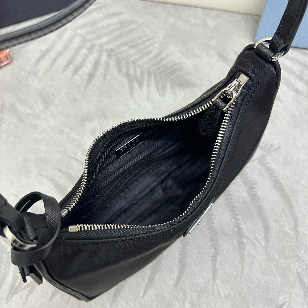Prada Hobo2005 NE204 Hobo Shoulder Bag 001440