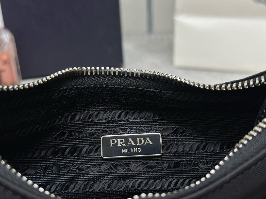 Prada Hobo2005 NE204 Hobo Shoulder Bag 001440