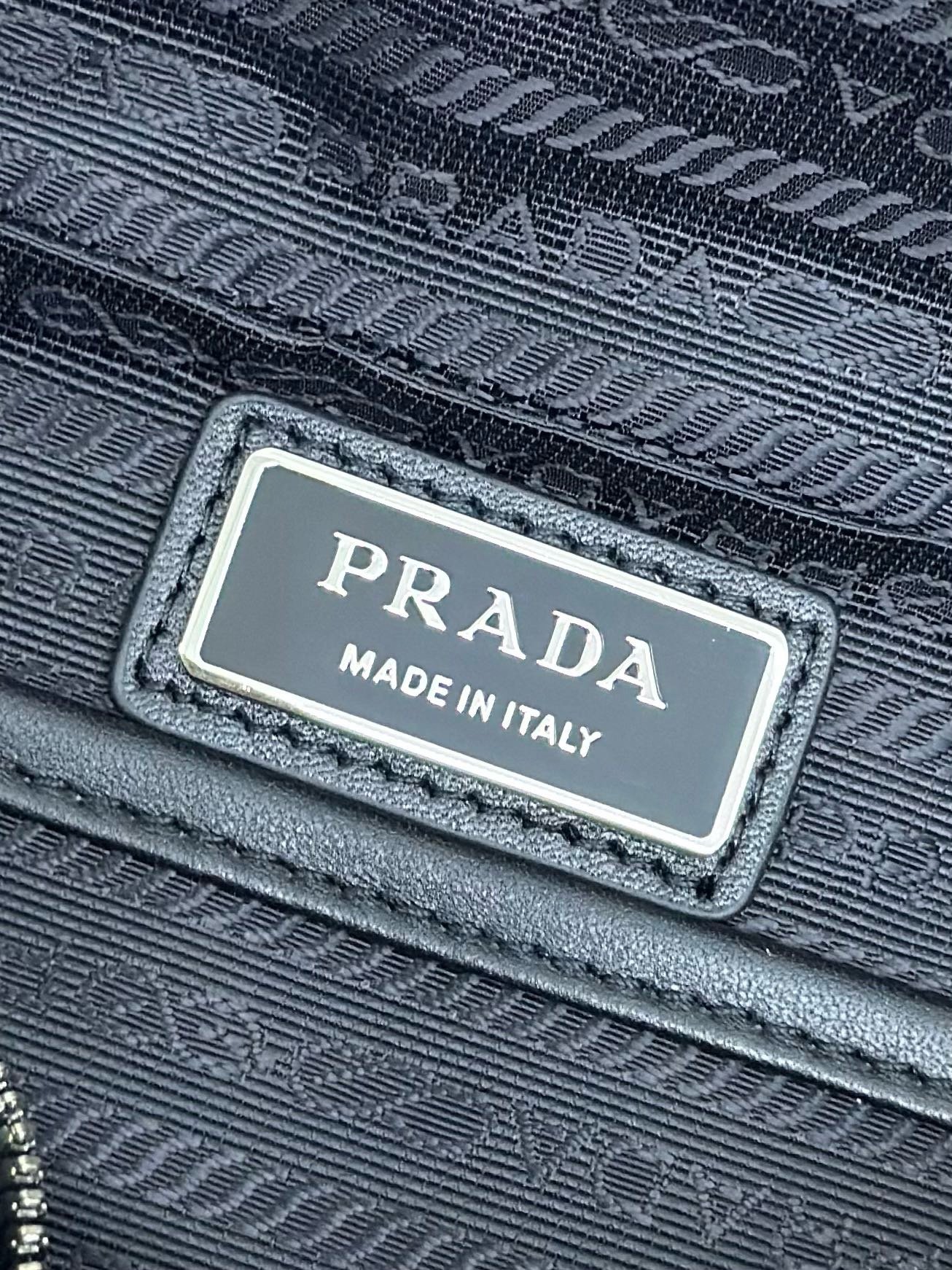 Prada VH070 Top Handle Bag 001660