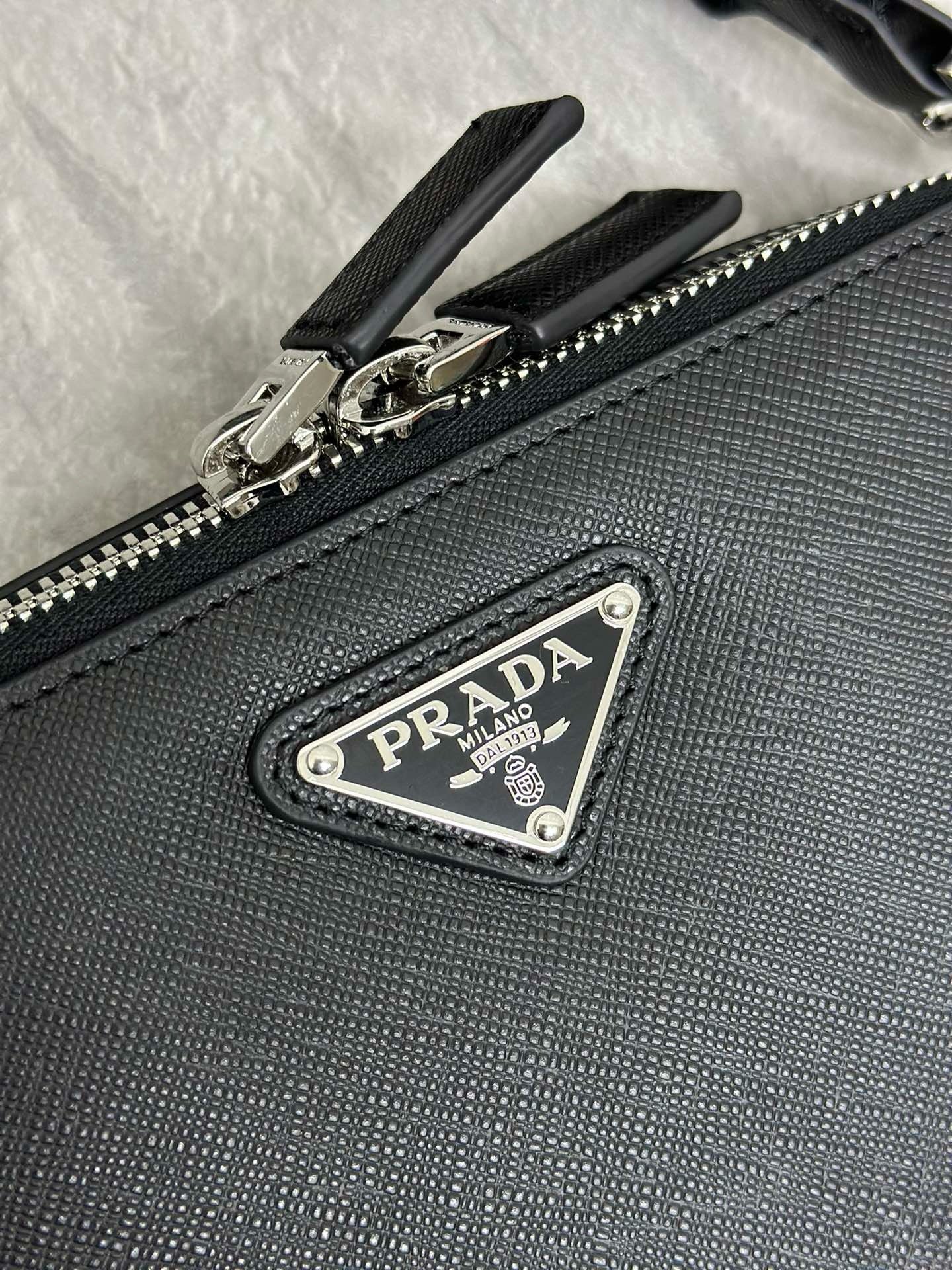 Prada VH173 Brique Saffiano New SeasonMessenger Bag 001620