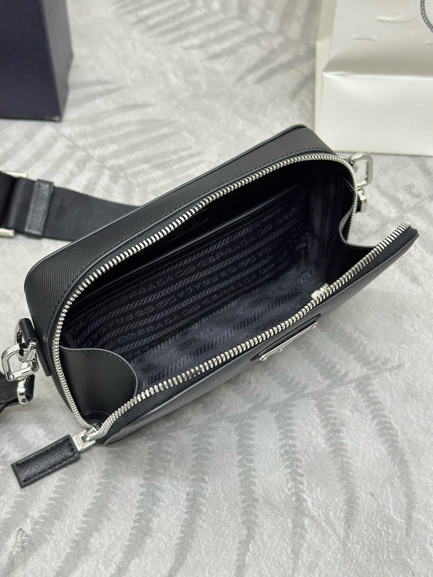 Prada VH173 Brique Saffiano New SeasonMessenger Bag 001620