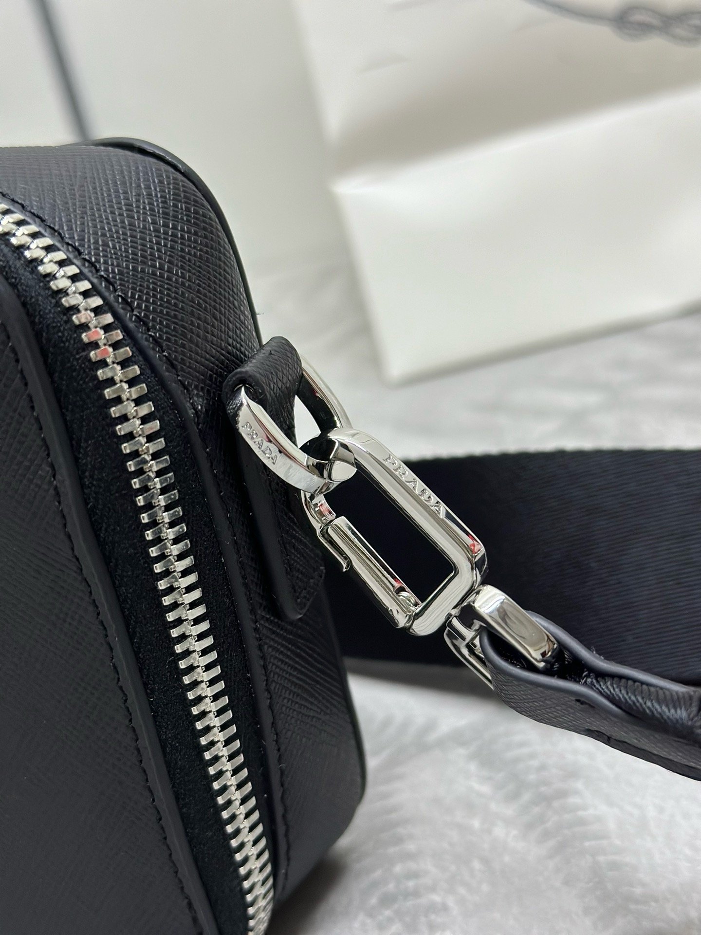 Prada VH173 Brique Saffiano New SeasonMessenger Bag 001620